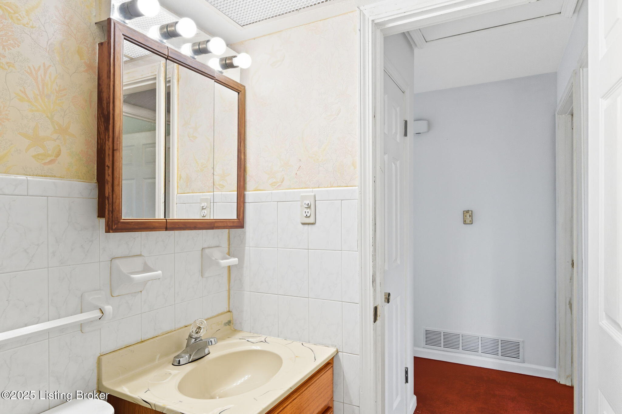 9908 Mccrea Ln, Louisville