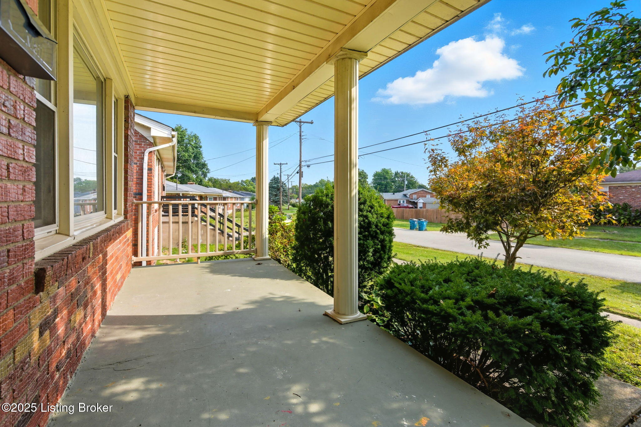 9908 Mccrea Ln, Louisville