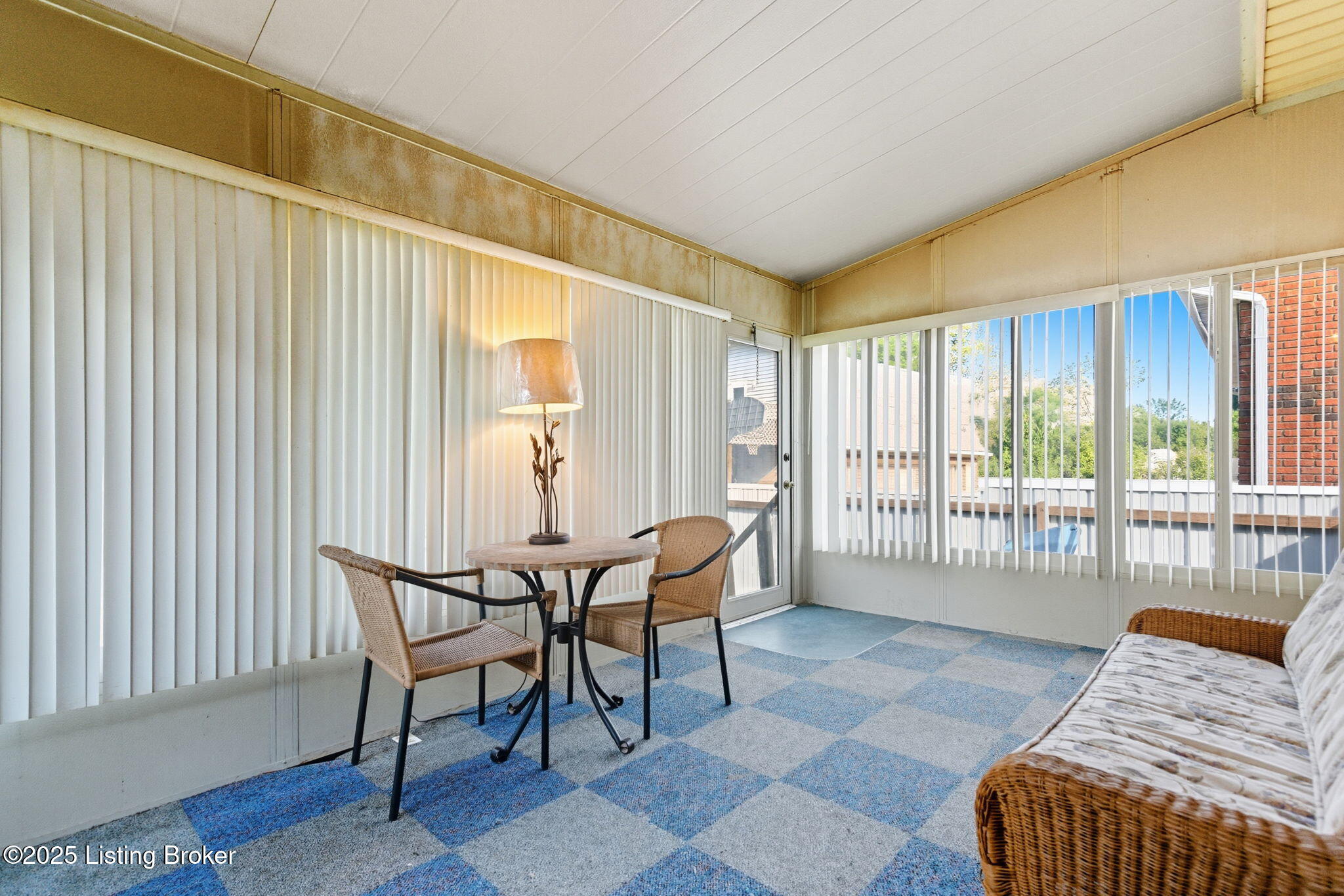 9908 Mccrea Ln, Louisville