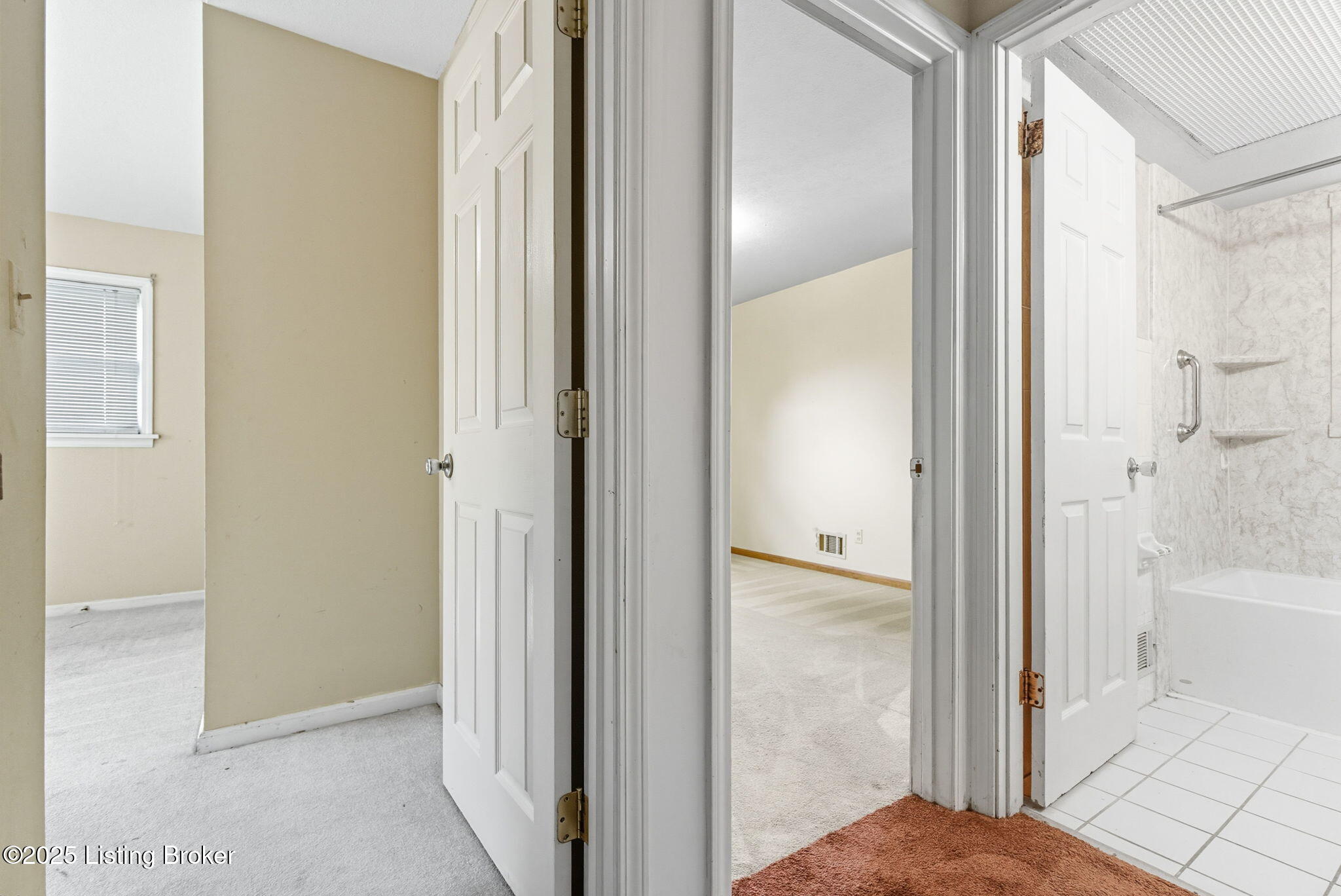 9908 Mccrea Ln, Louisville