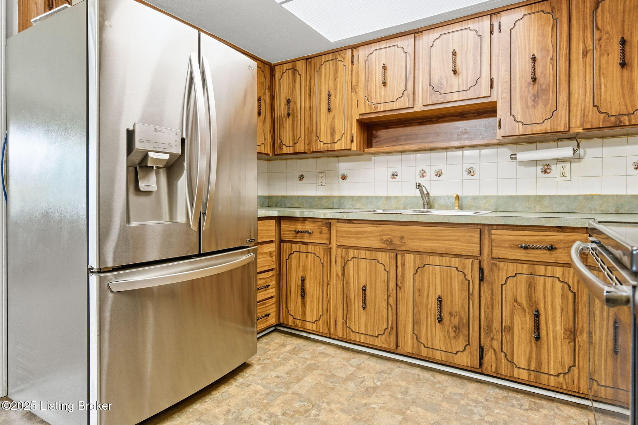 9908 Mccrea Ln, Louisville