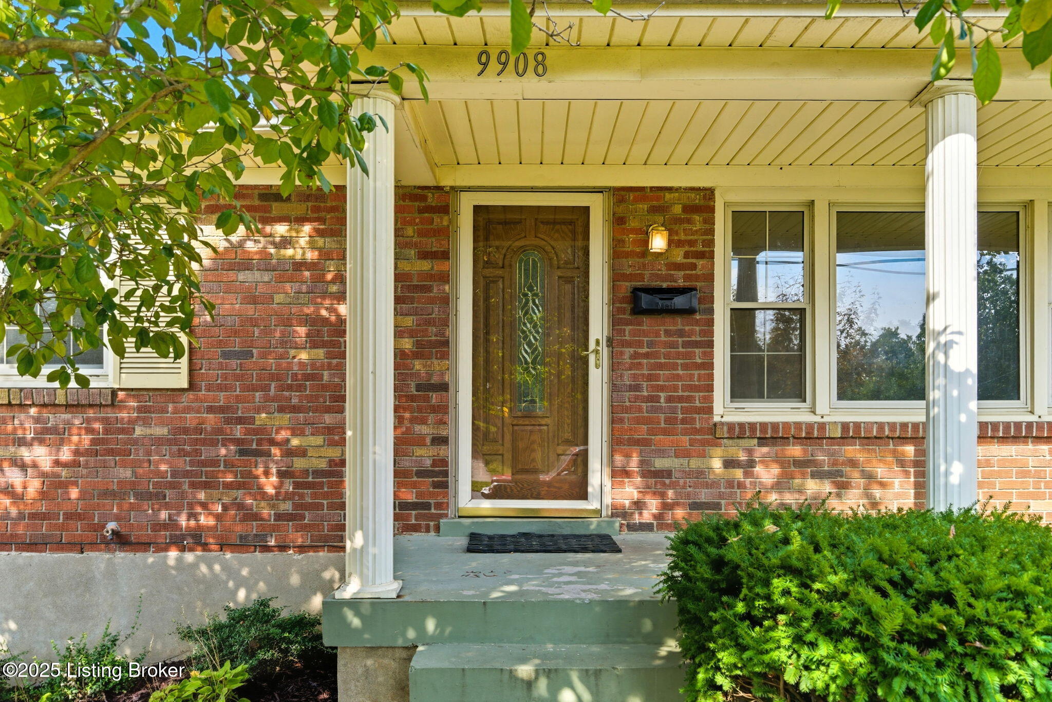 9908 Mccrea Ln, Louisville