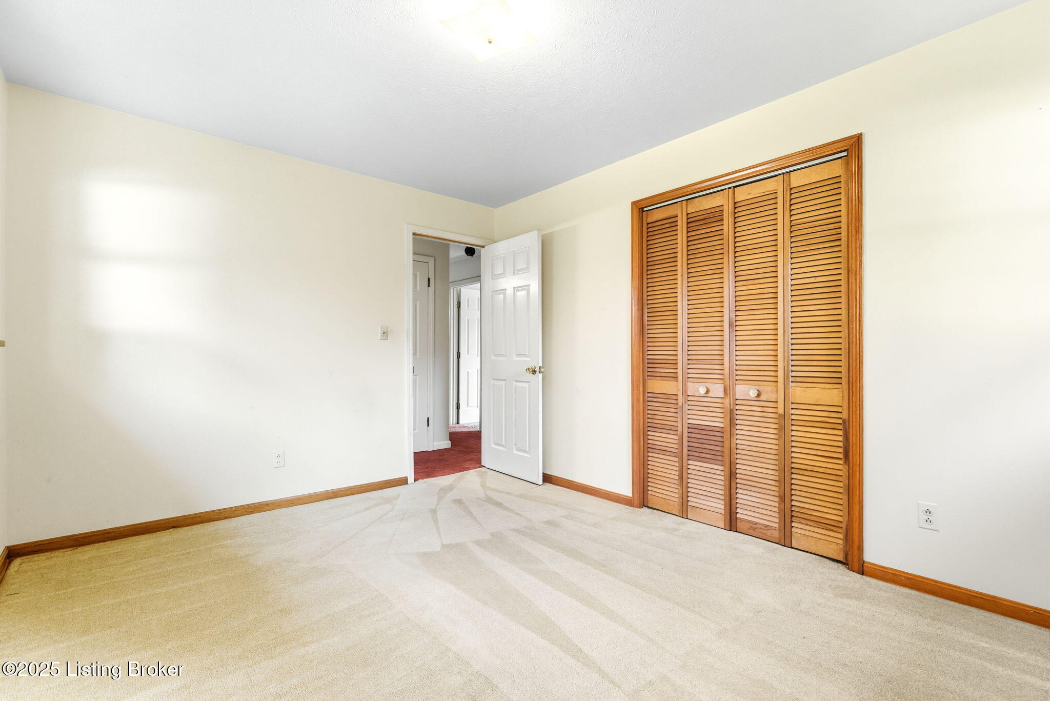 9908 Mccrea Ln, Louisville