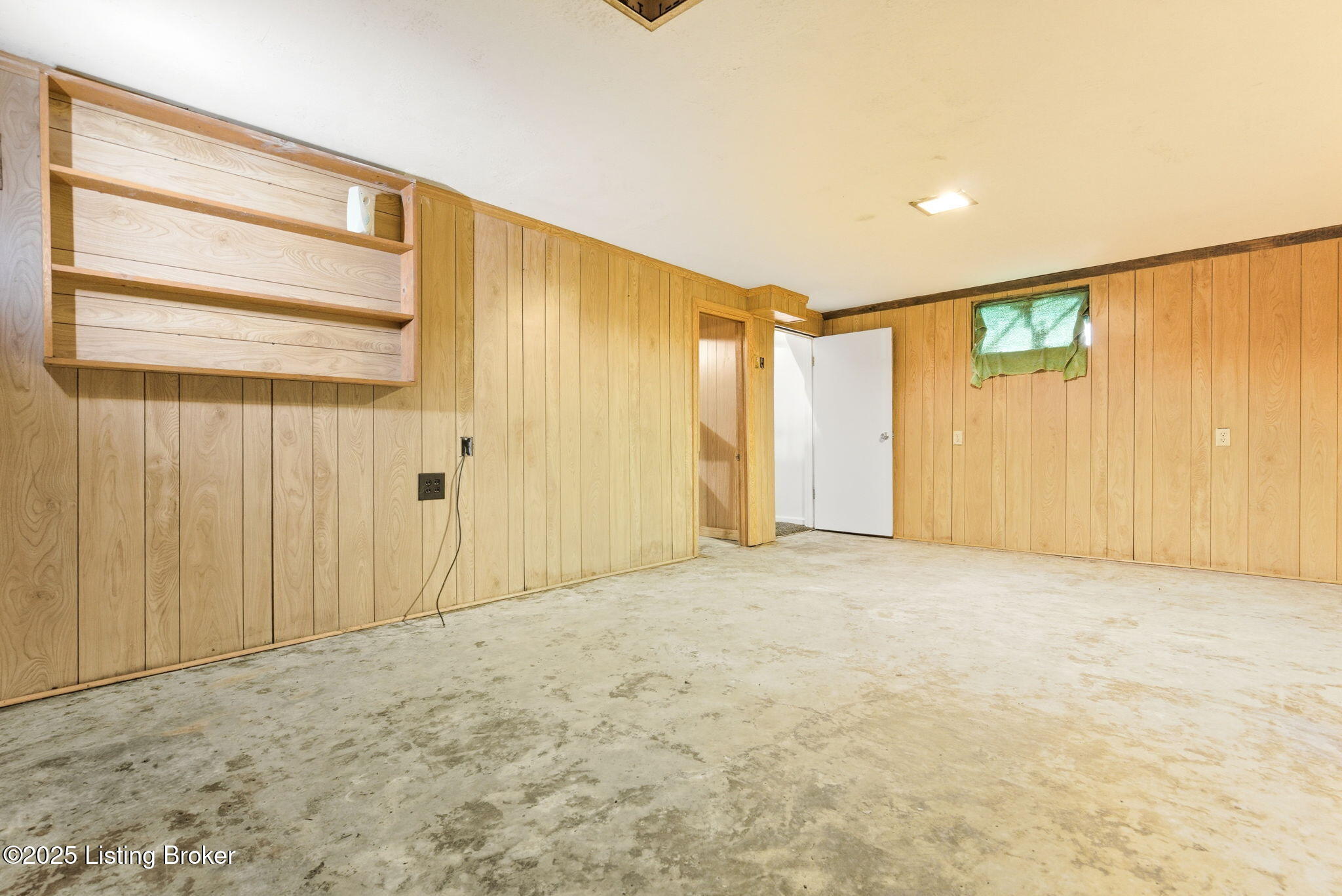 9908 Mccrea Ln, Louisville