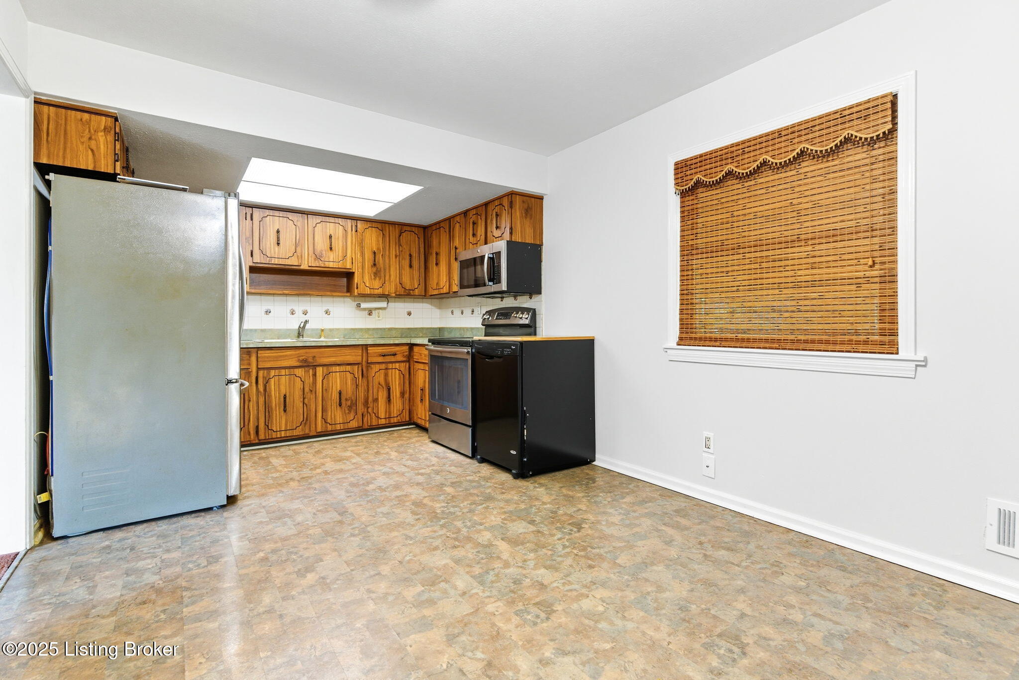 9908 Mccrea Ln, Louisville