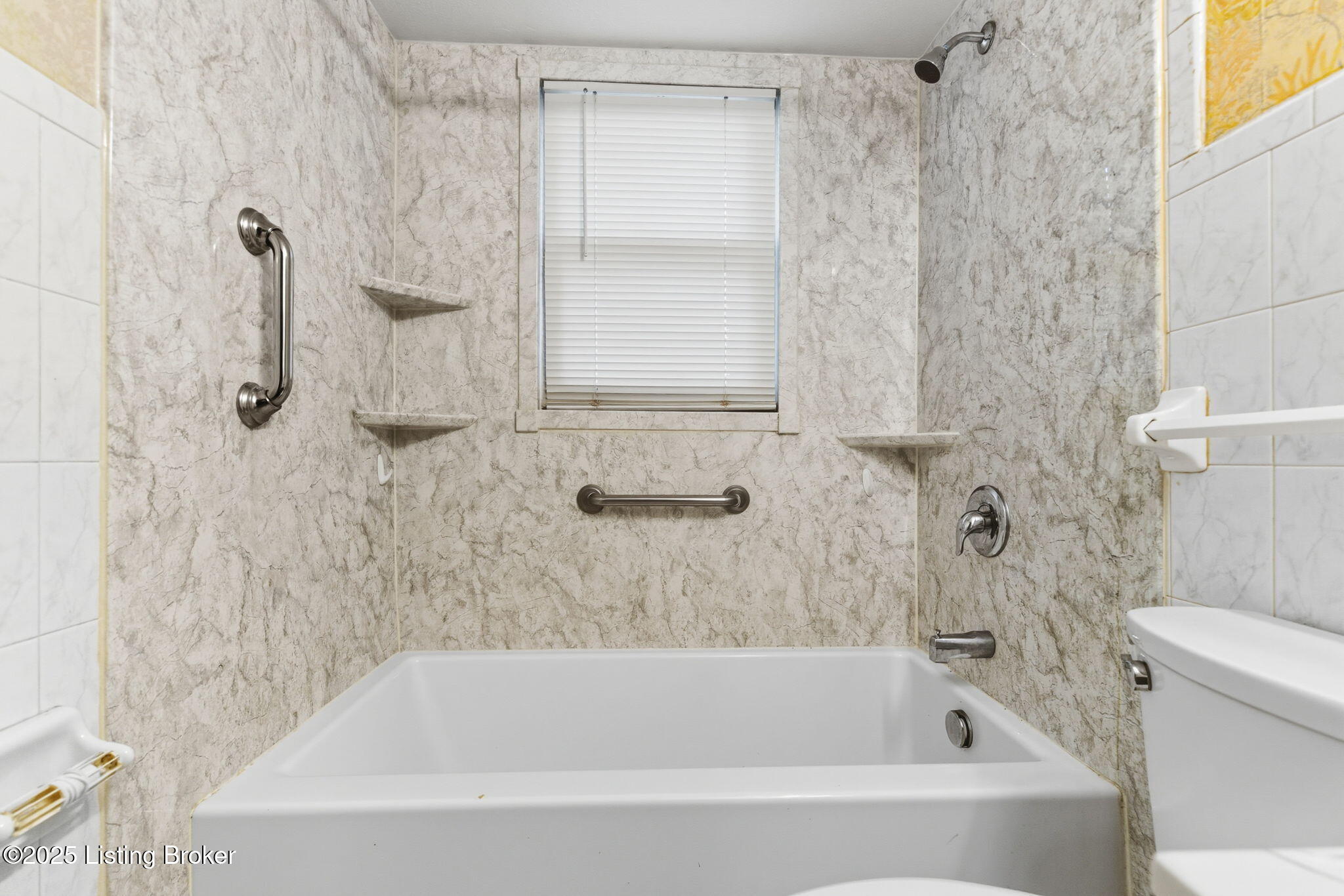 9908 Mccrea Ln, Louisville