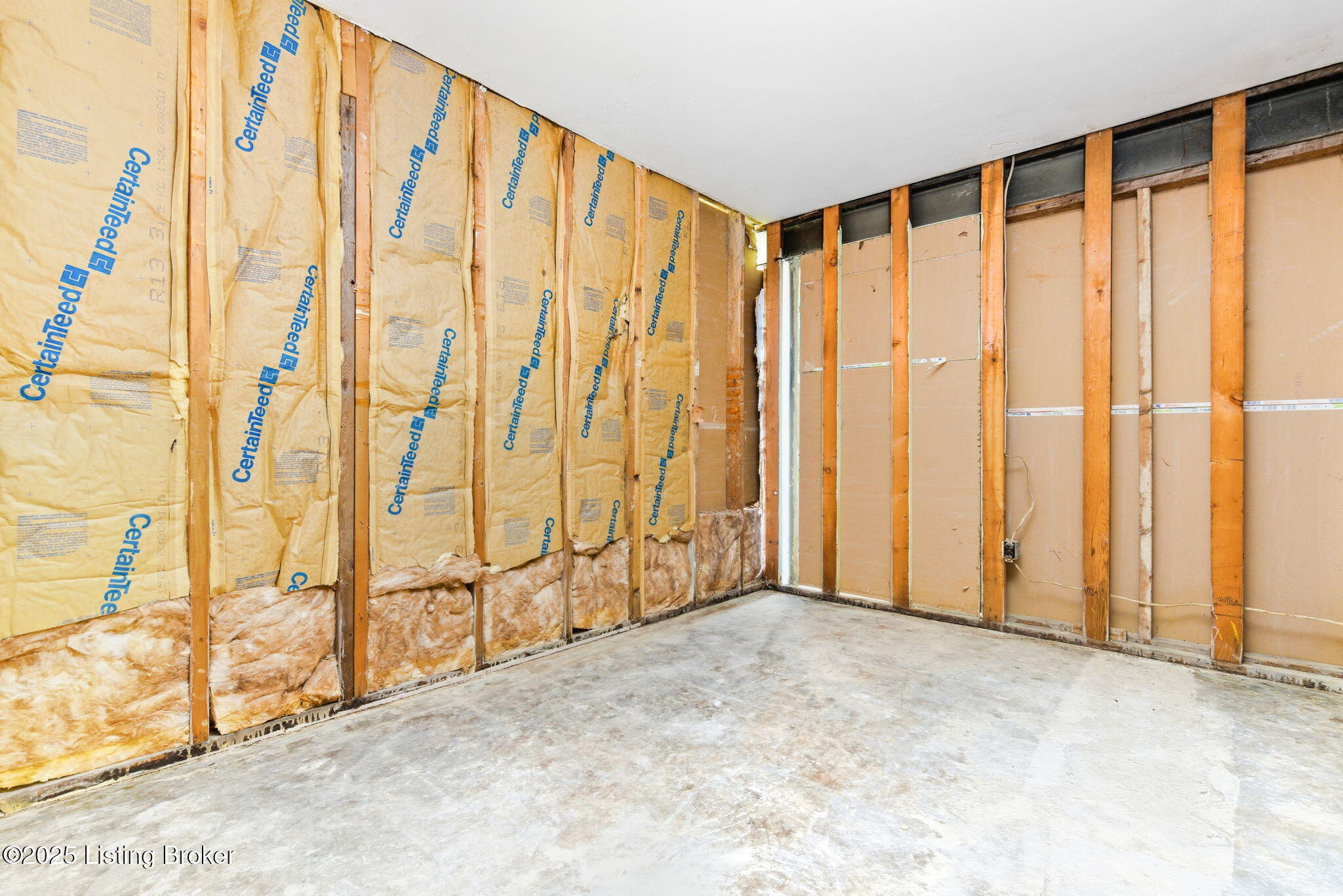 9908 Mccrea Ln, Louisville