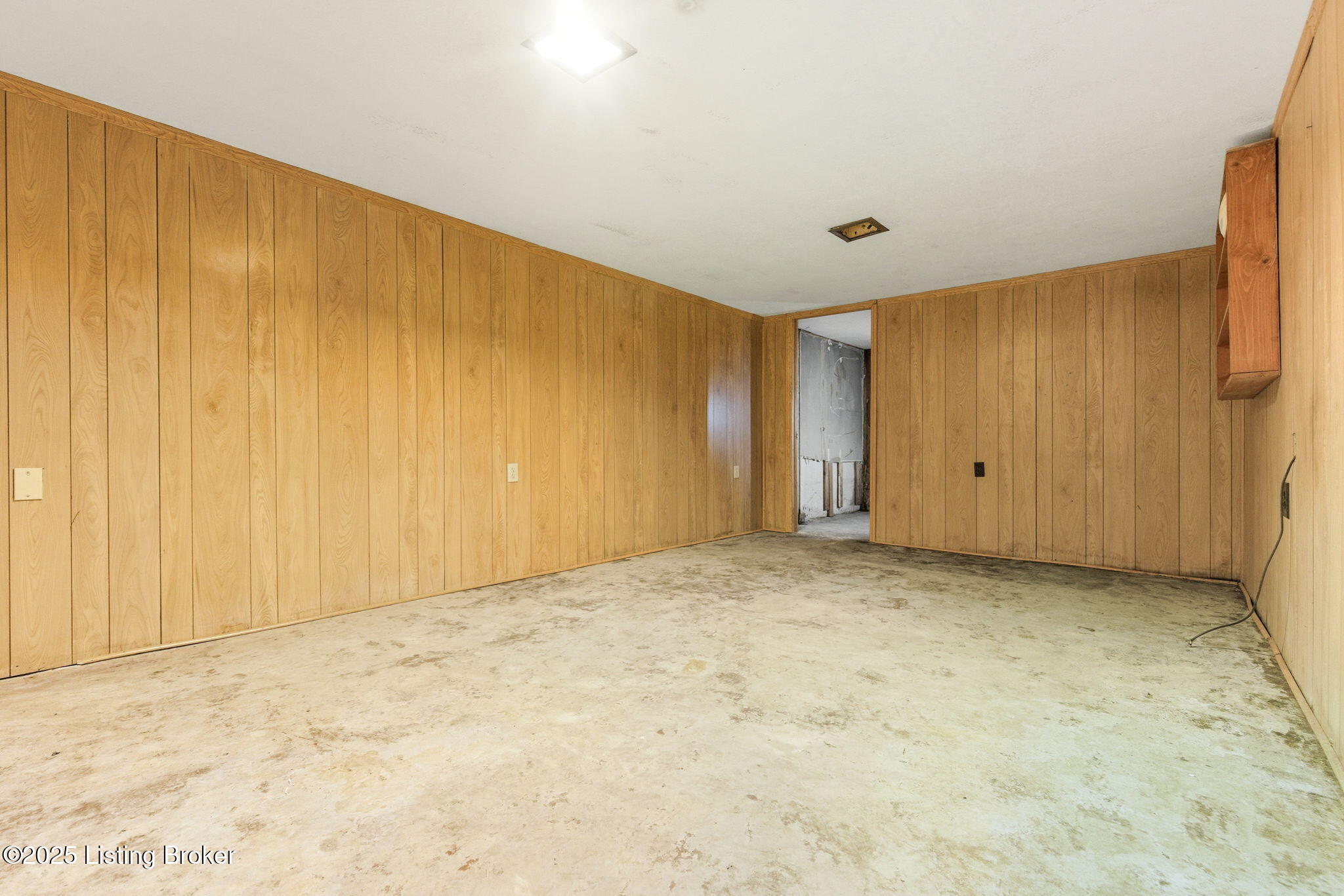 9908 Mccrea Ln, Louisville