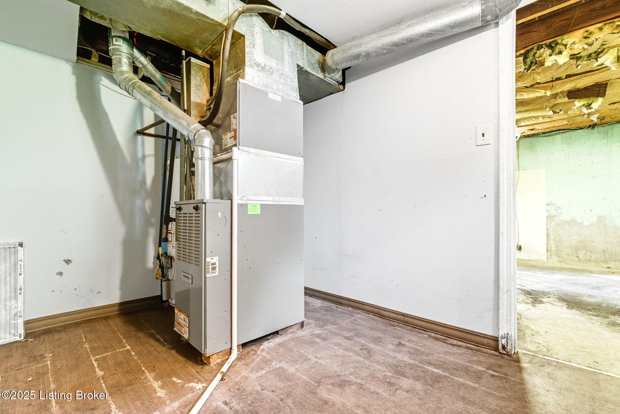 9908 Mccrea Ln, Louisville