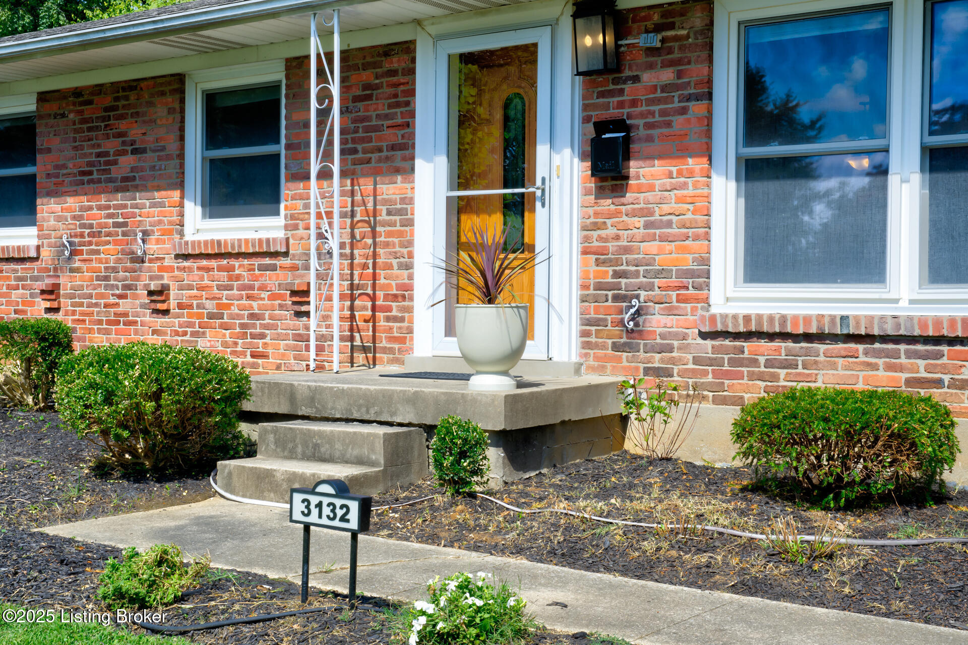 3132 Roselawn Blvd, Louisville