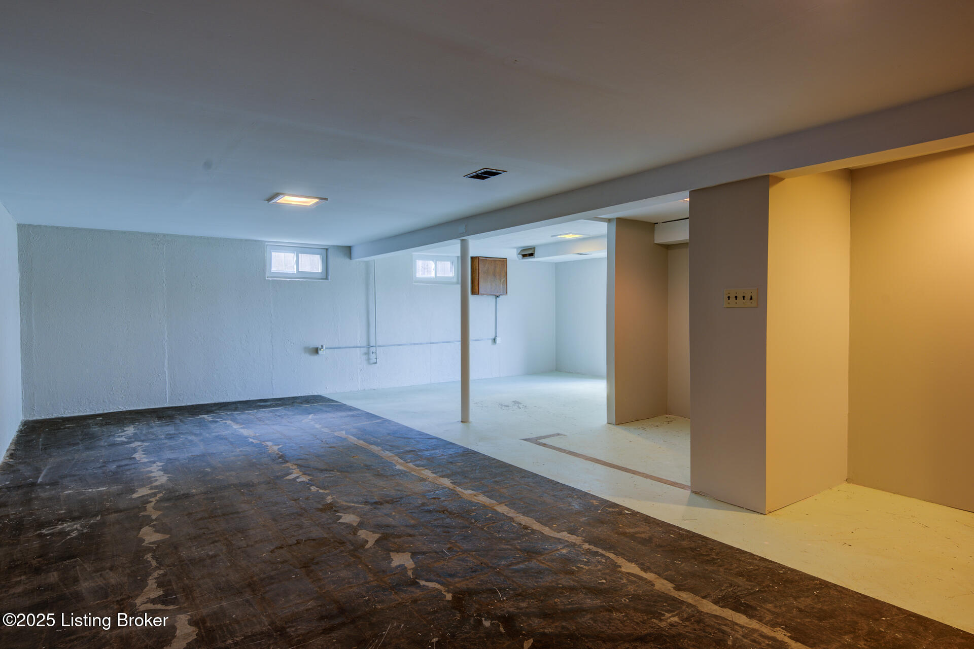 3132 Roselawn Blvd, Louisville