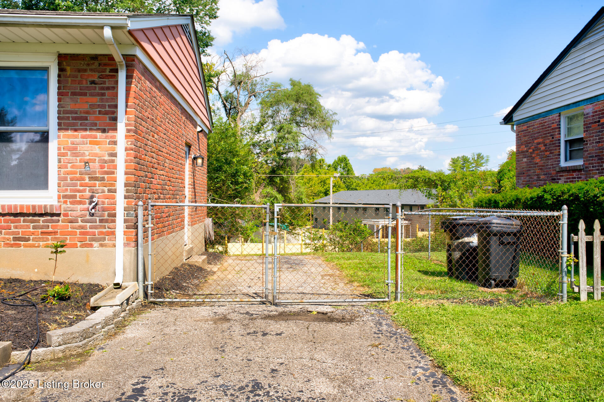 3132 Roselawn Blvd, Louisville