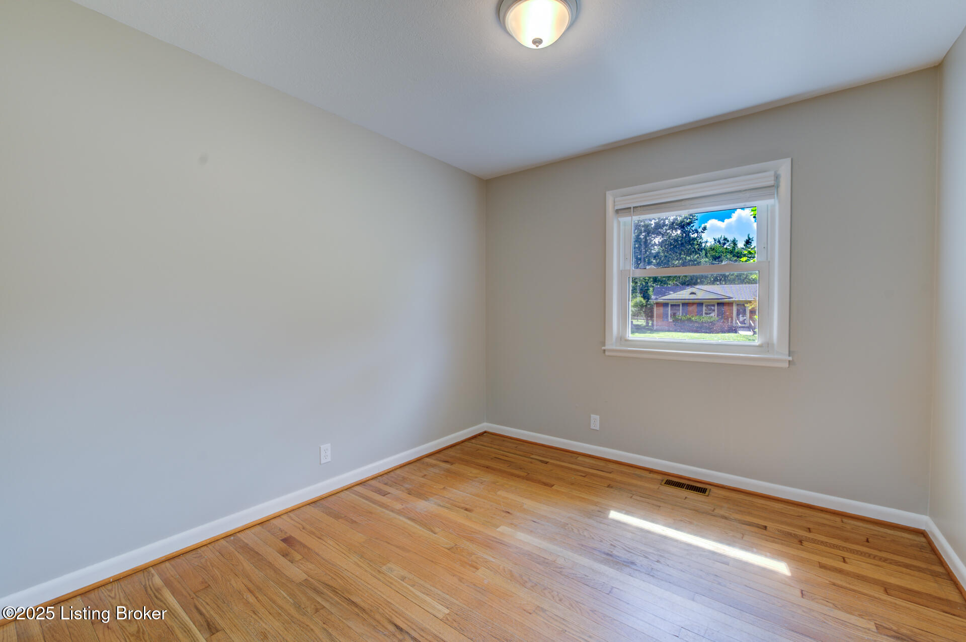 3132 Roselawn Blvd, Louisville