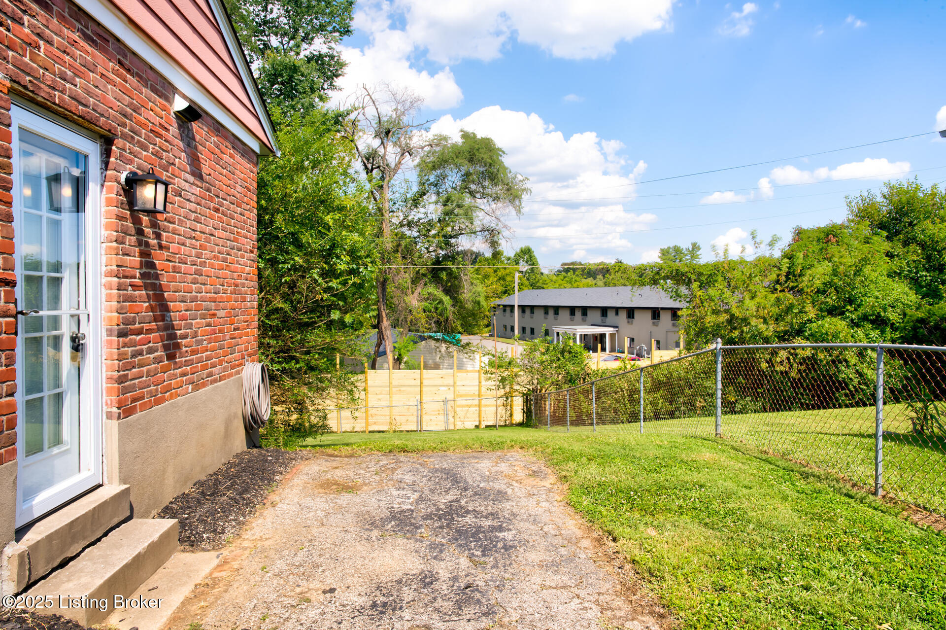 3132 Roselawn Blvd, Louisville