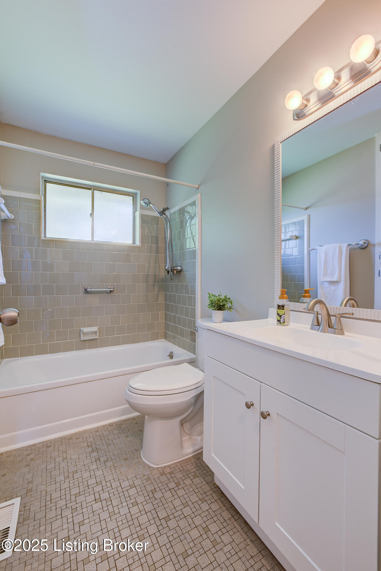 3132 Roselawn Blvd, Louisville