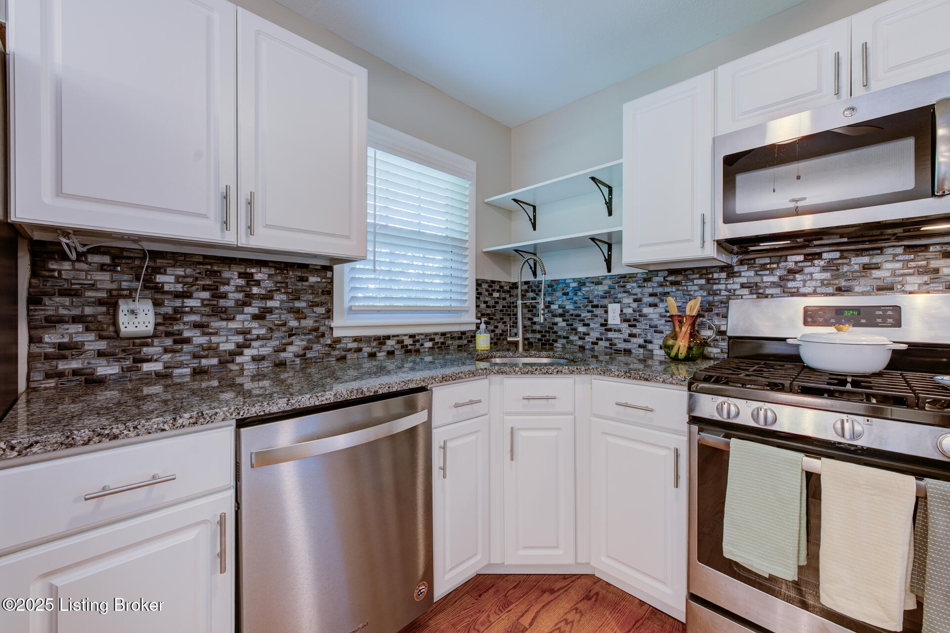 3132 Roselawn Blvd, Louisville