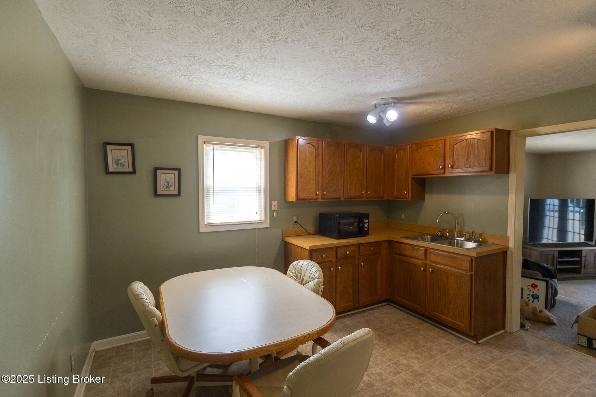 4310 Cavelle Ave, Louisville