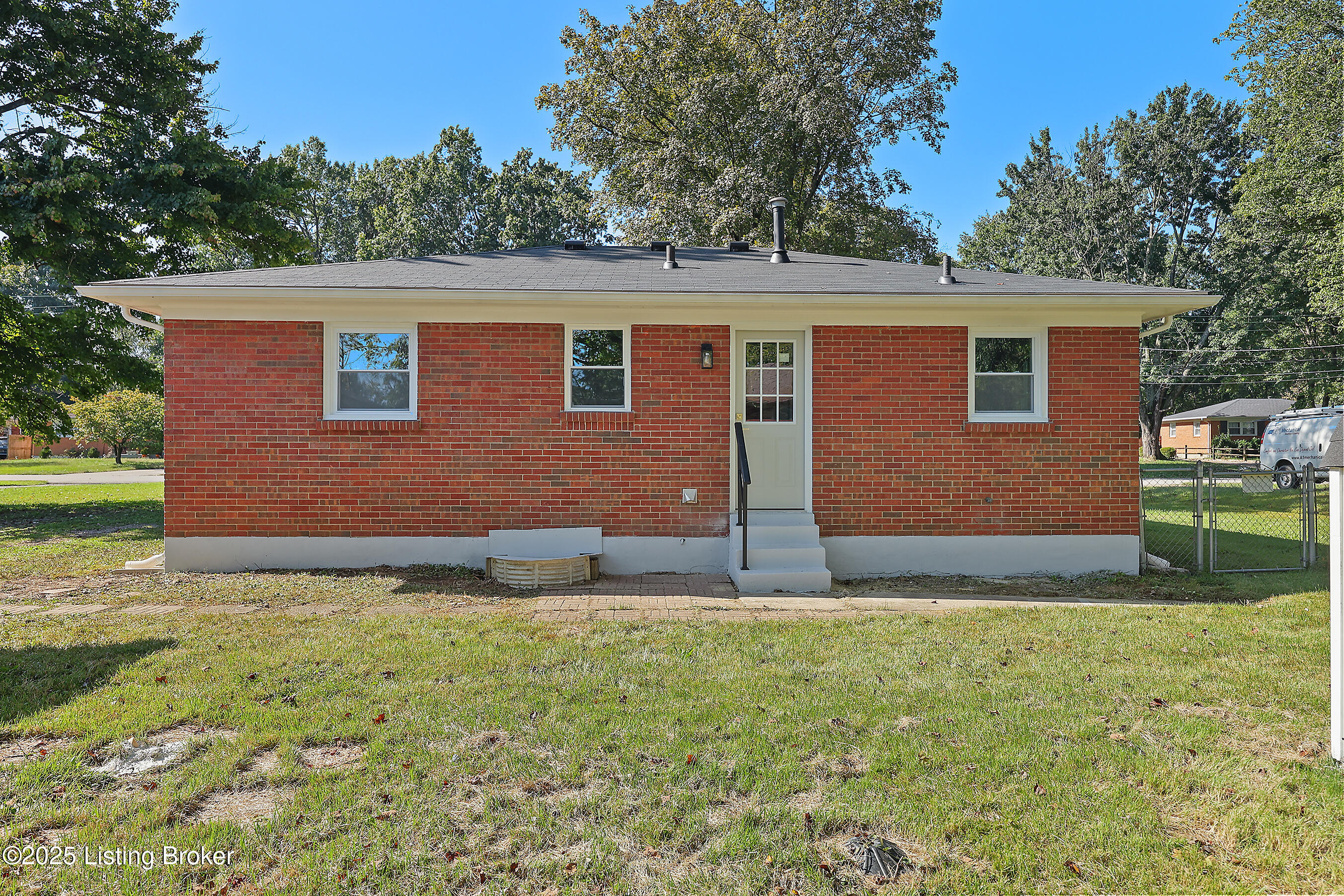 6611 South Dr