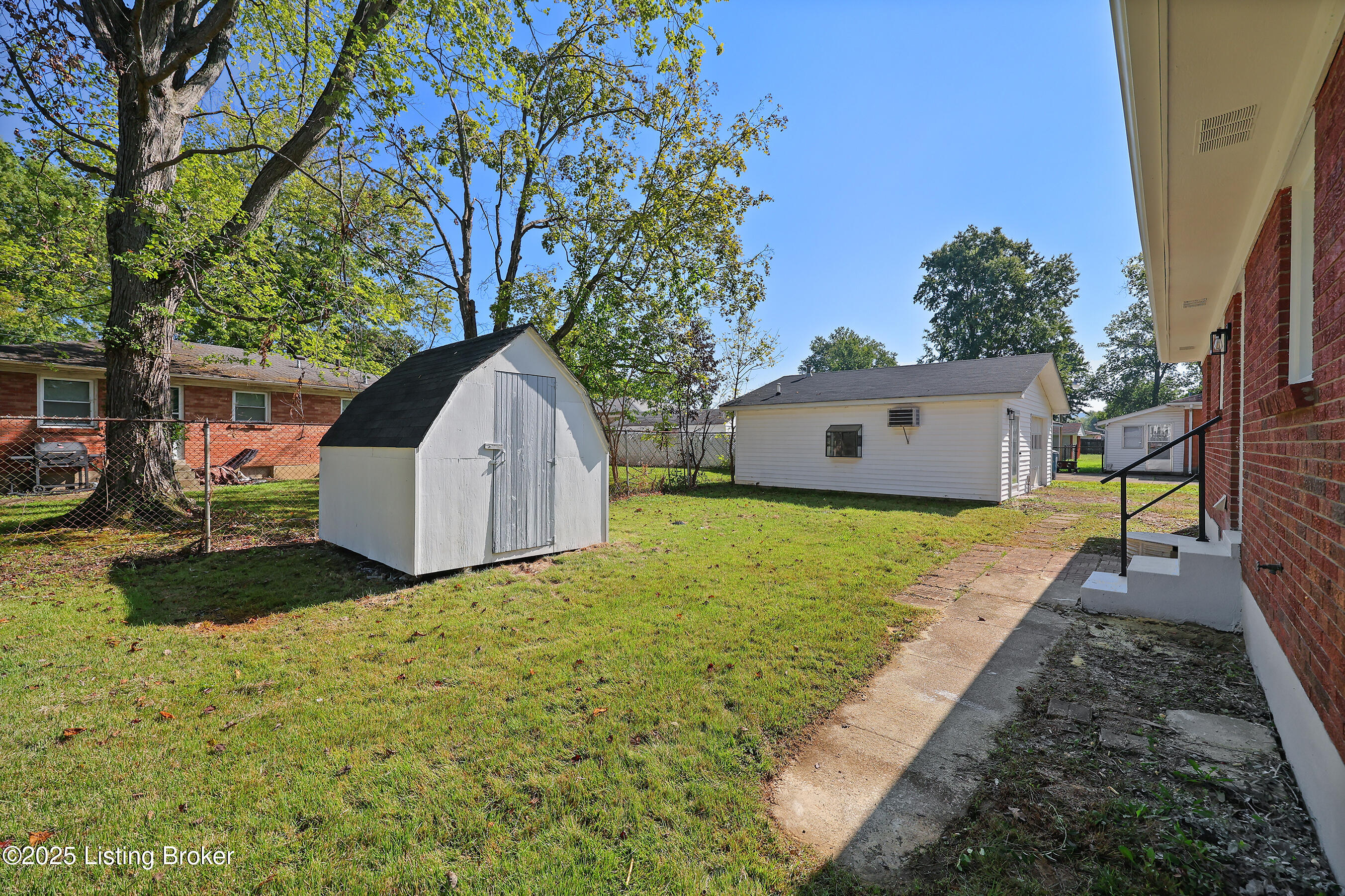 6611 South Dr