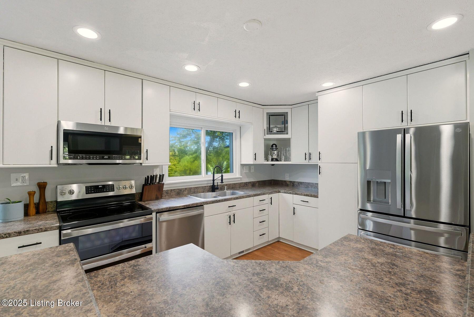 1805 Springhill Rd, Anchorage