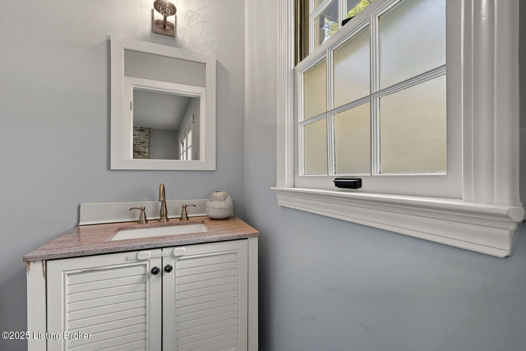 1805 Springhill Rd, Anchorage