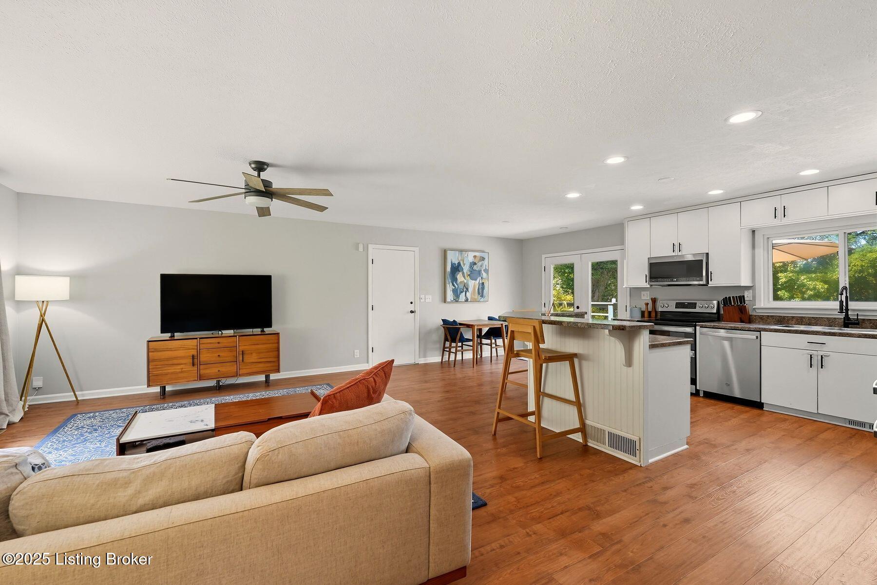 1805 Springhill Rd, Anchorage