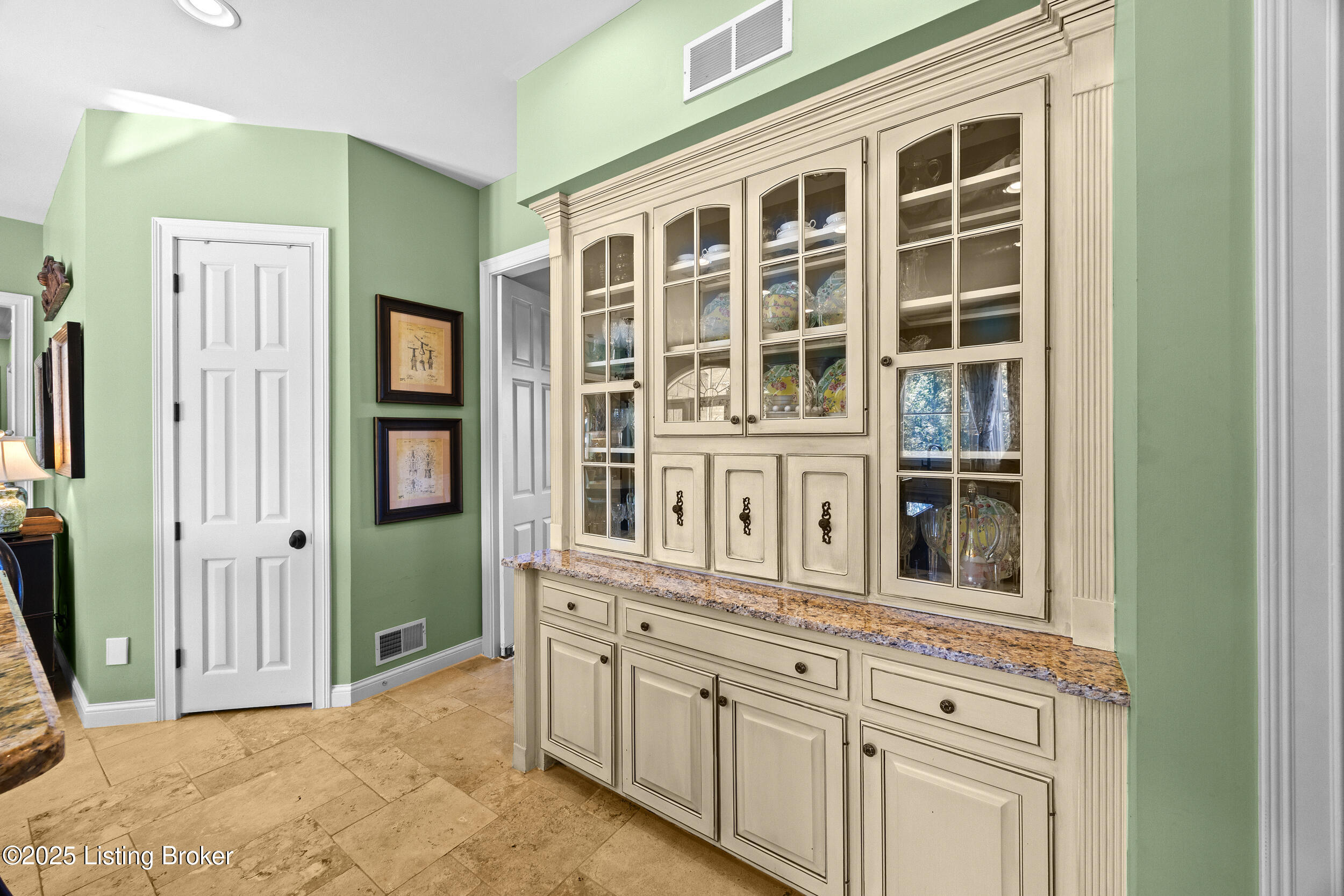 1211 Forest Trail Pl