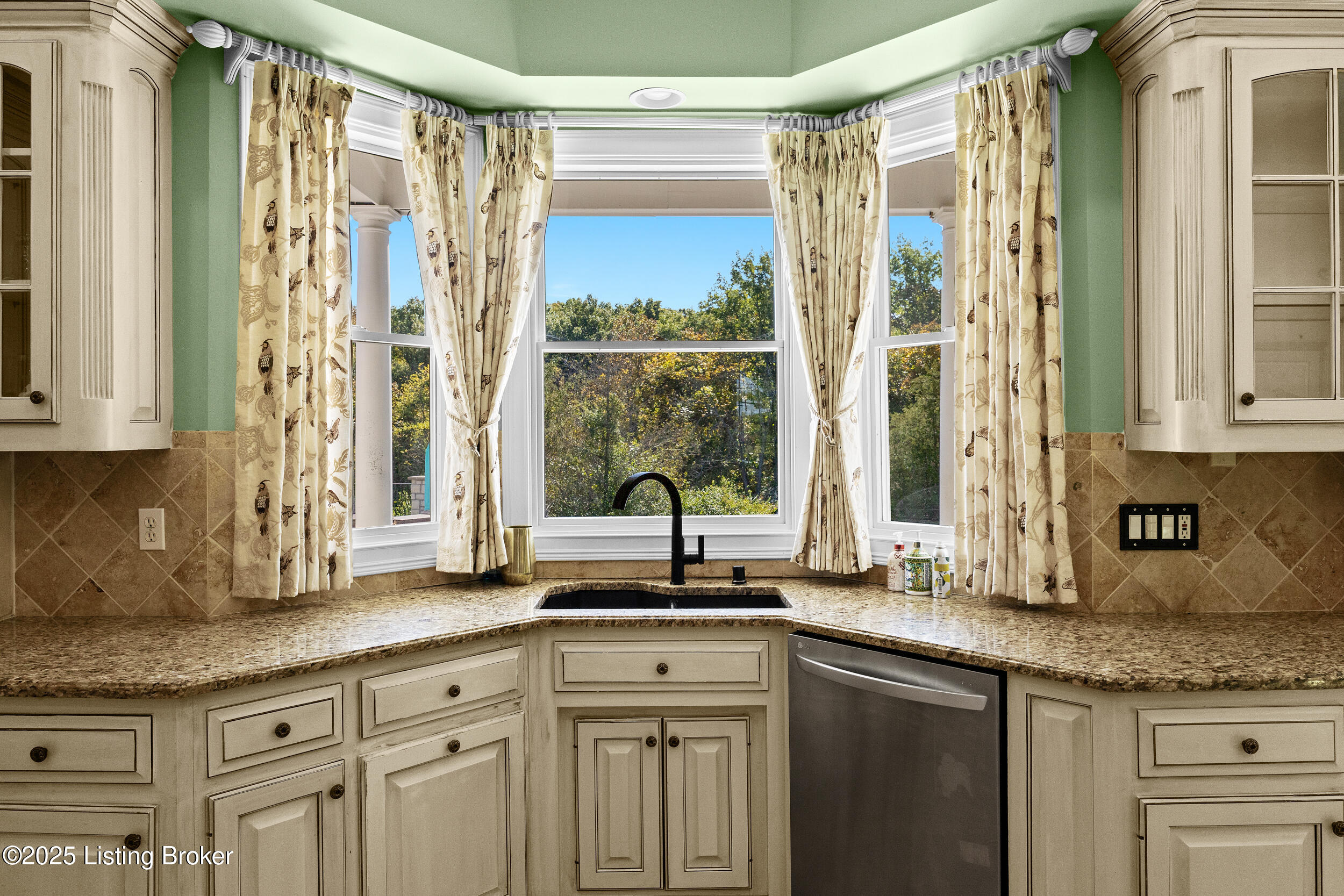 1211 Forest Trail Pl