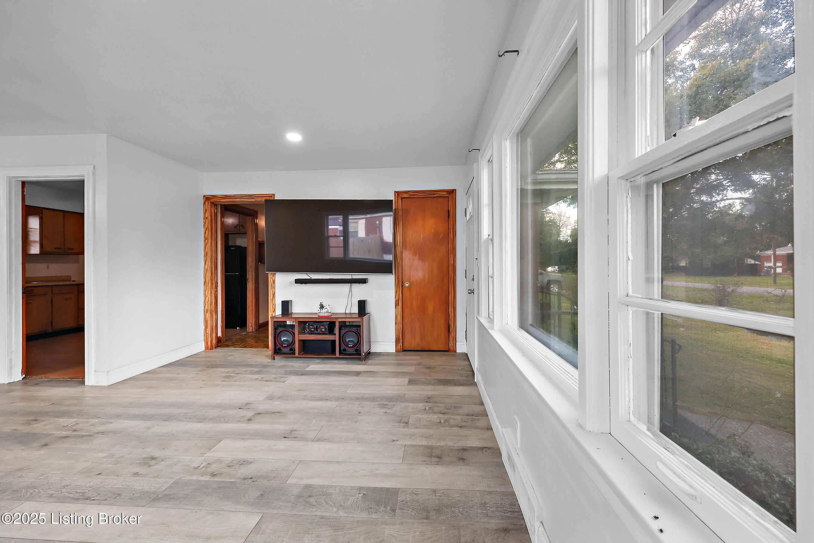 1724 Kennedy Rd