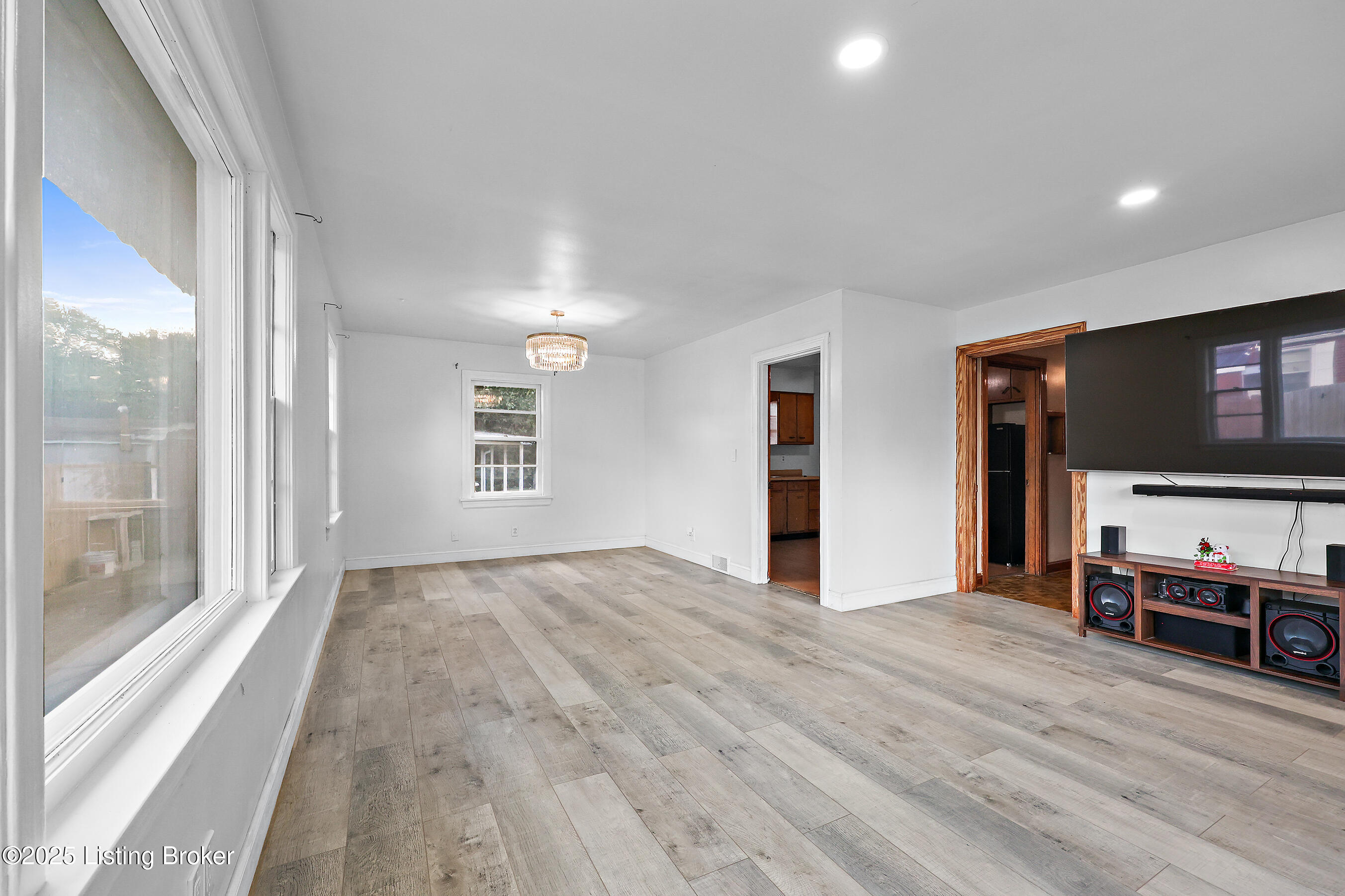 1724 Kennedy Rd