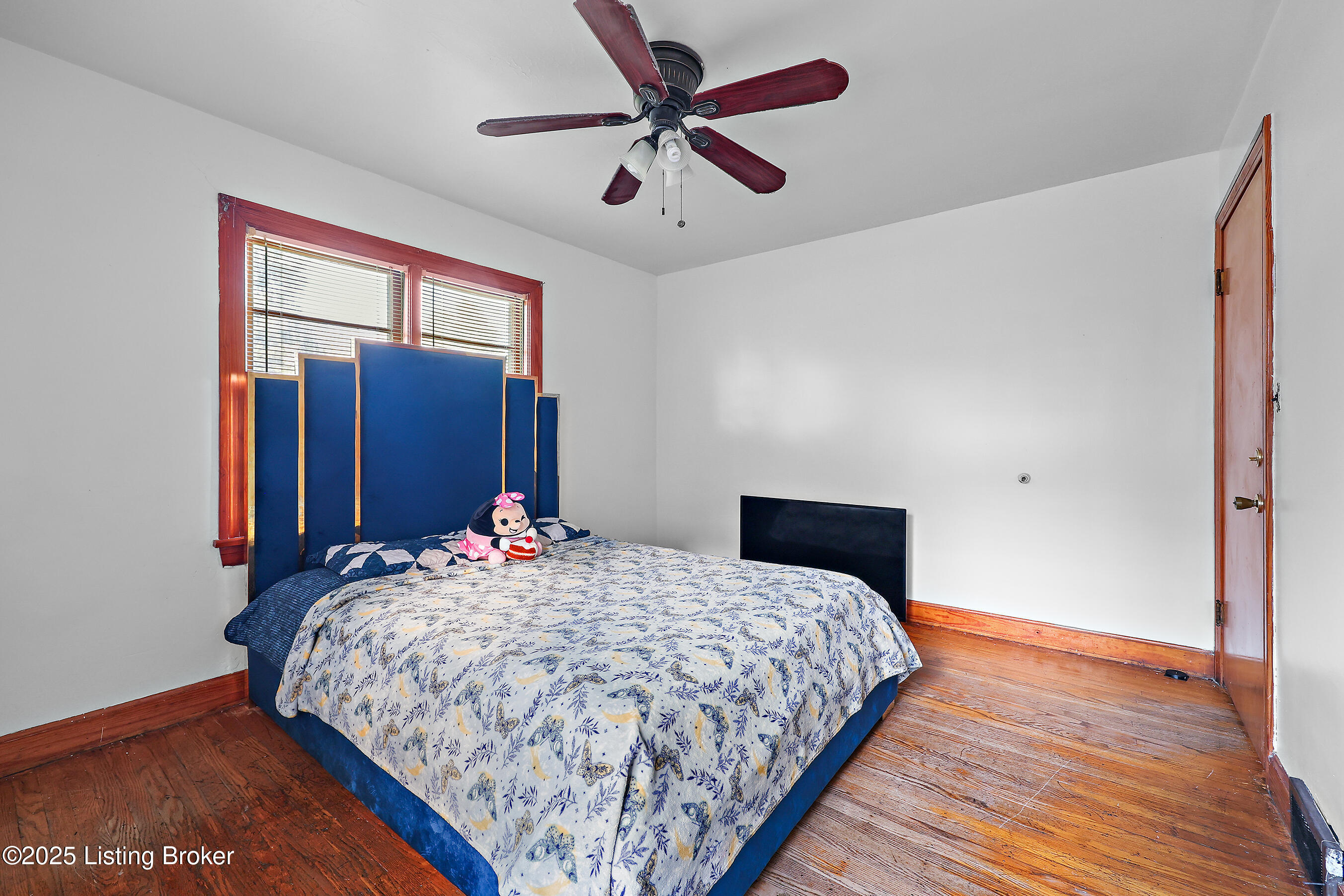 1724 Kennedy Rd