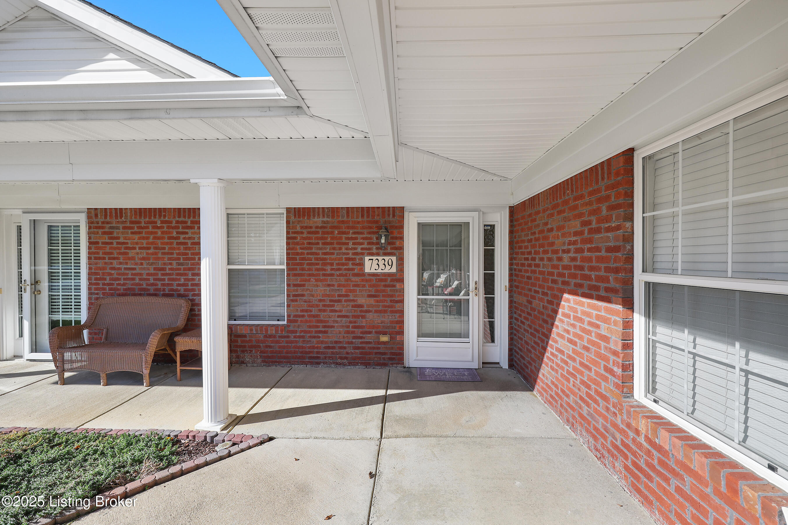 7339 Fox hollolw Way, Louisville