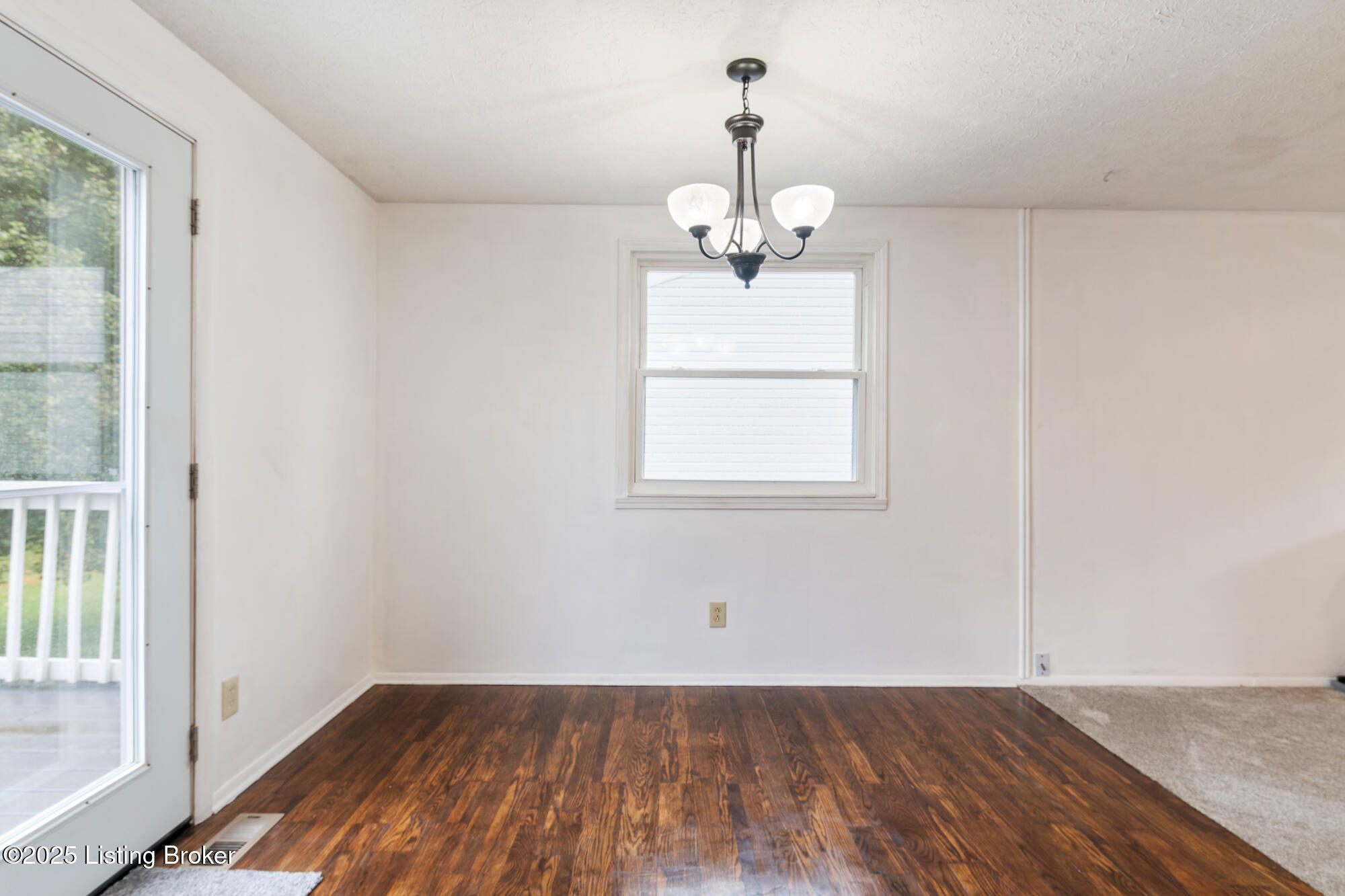 8720 Running Fox Cir