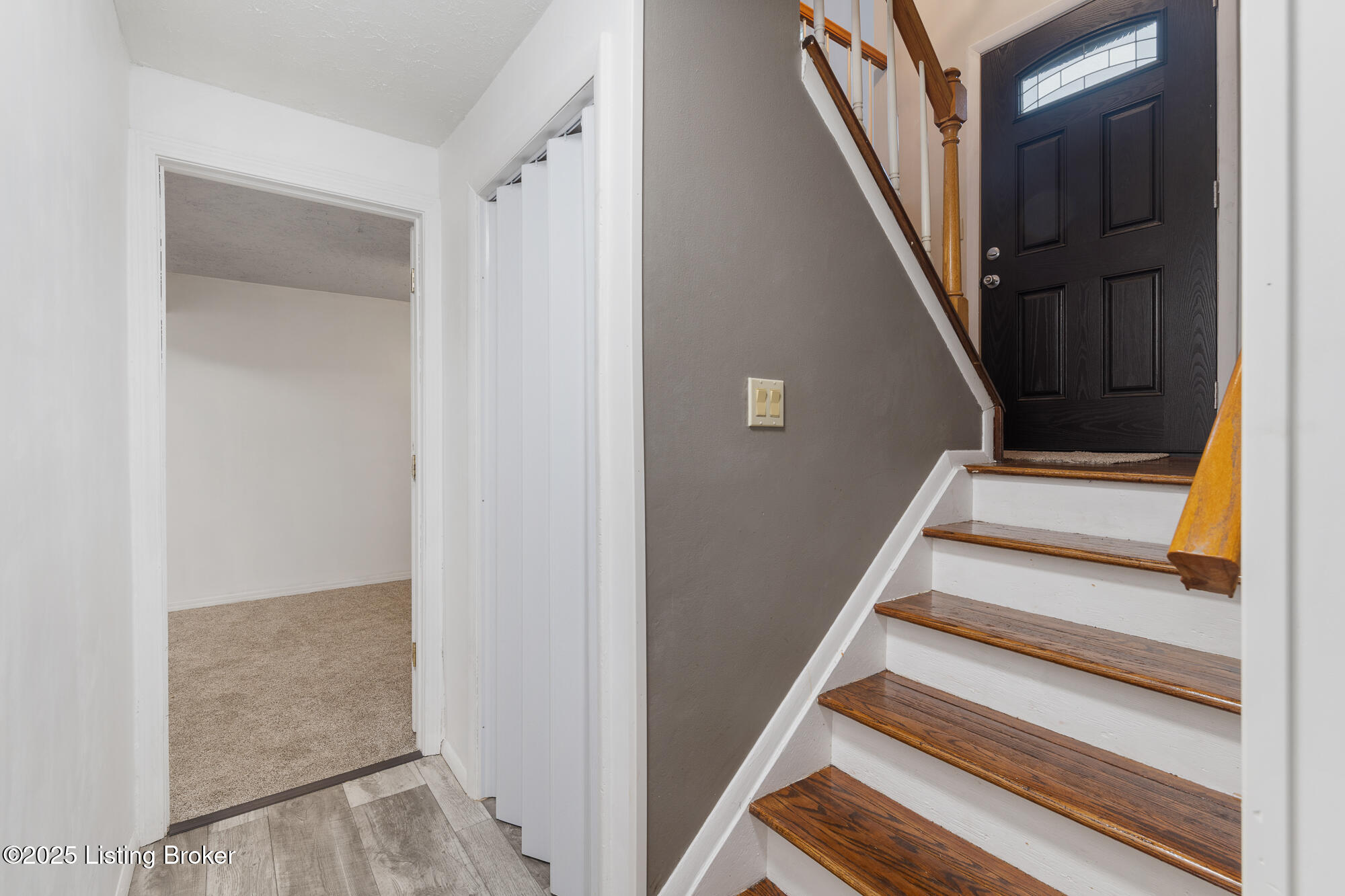 8720 Running Fox Cir
