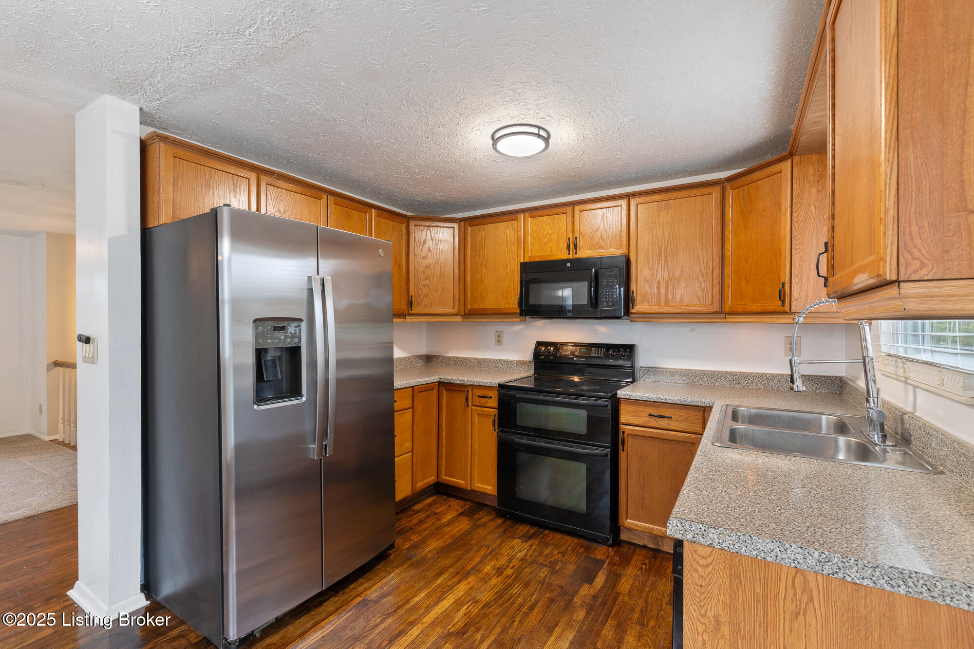 8720 Running Fox Cir