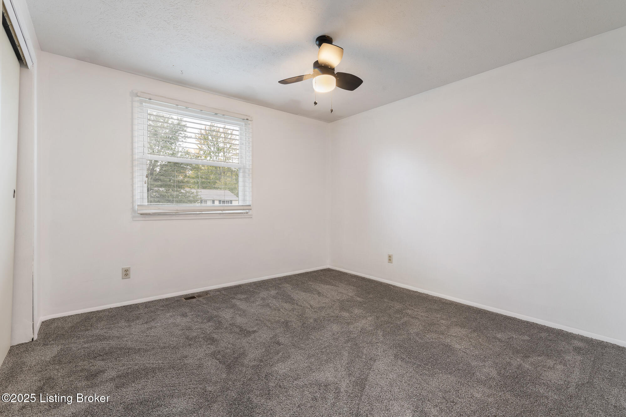 8720 Running Fox Cir