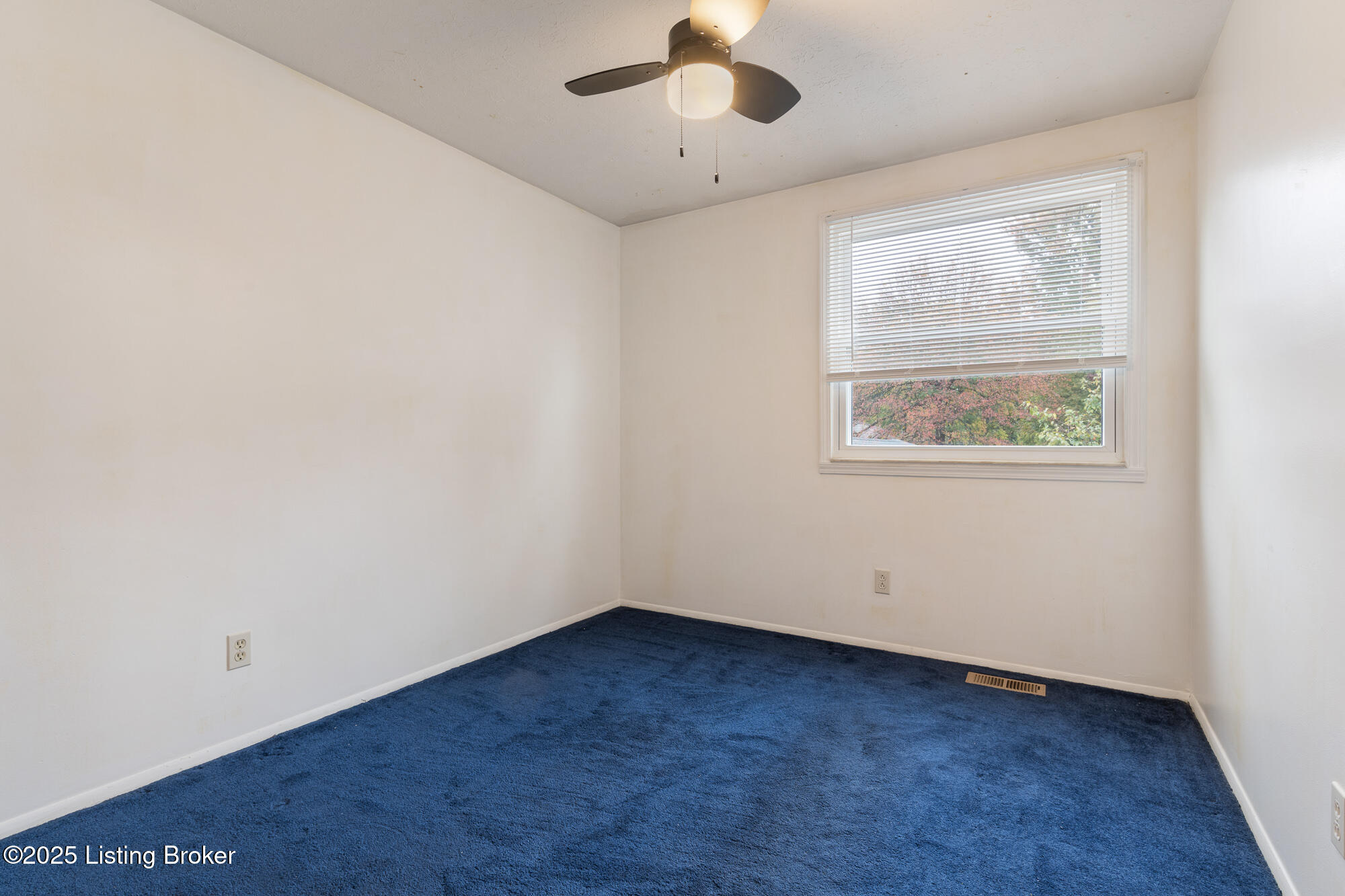 8720 Running Fox Cir