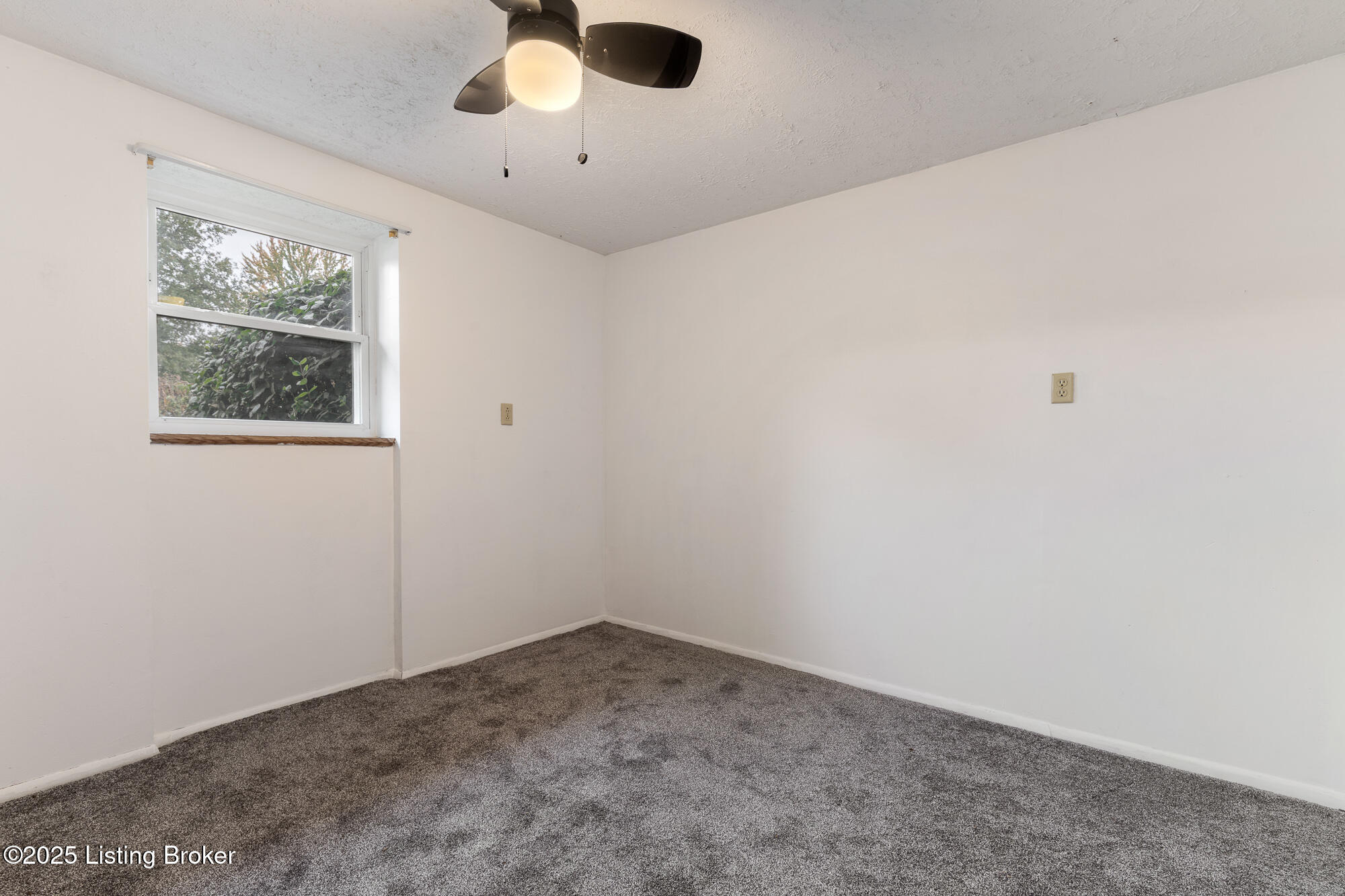 8720 Running Fox Cir