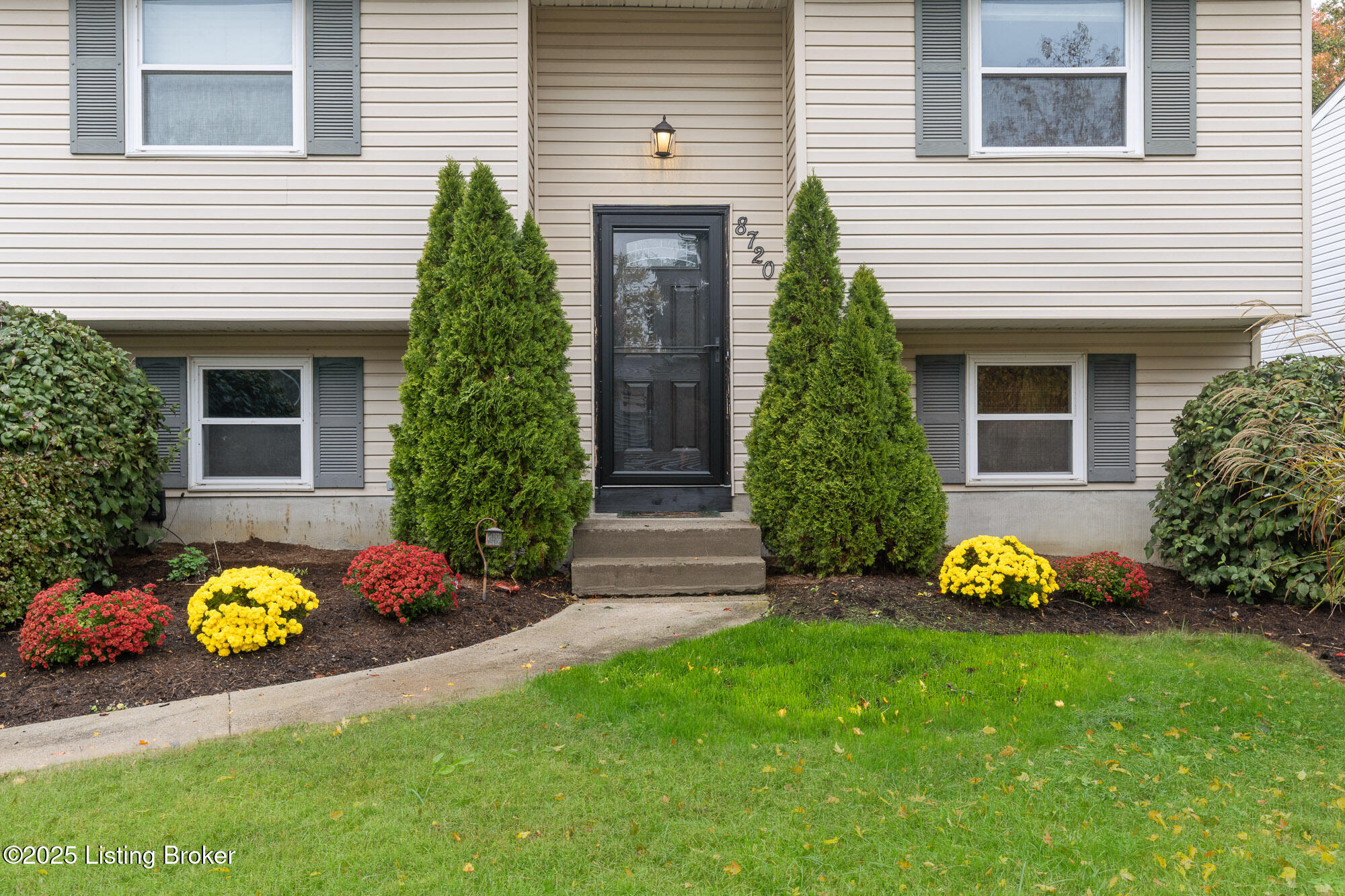 8720 Running Fox Cir