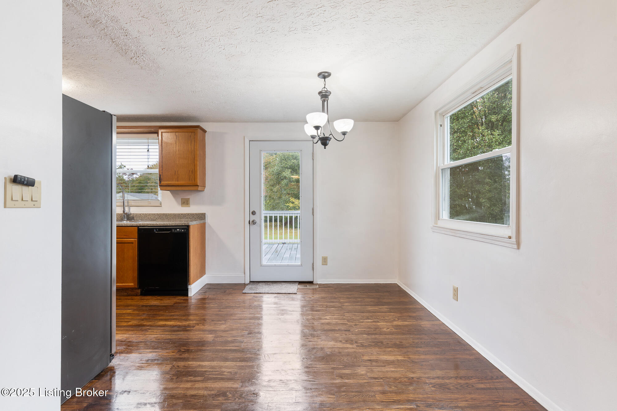 8720 Running Fox Cir