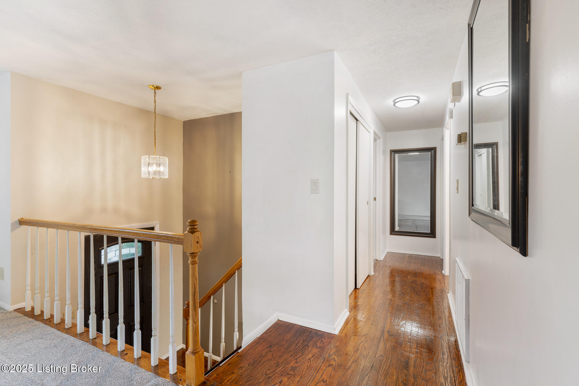 8720 Running Fox Cir