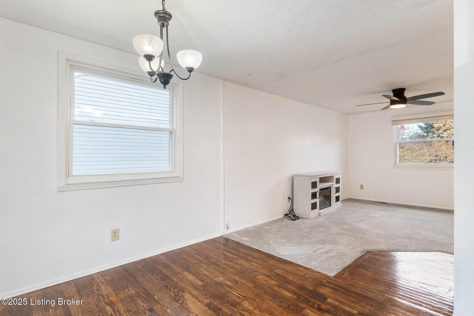 8720 Running Fox Cir