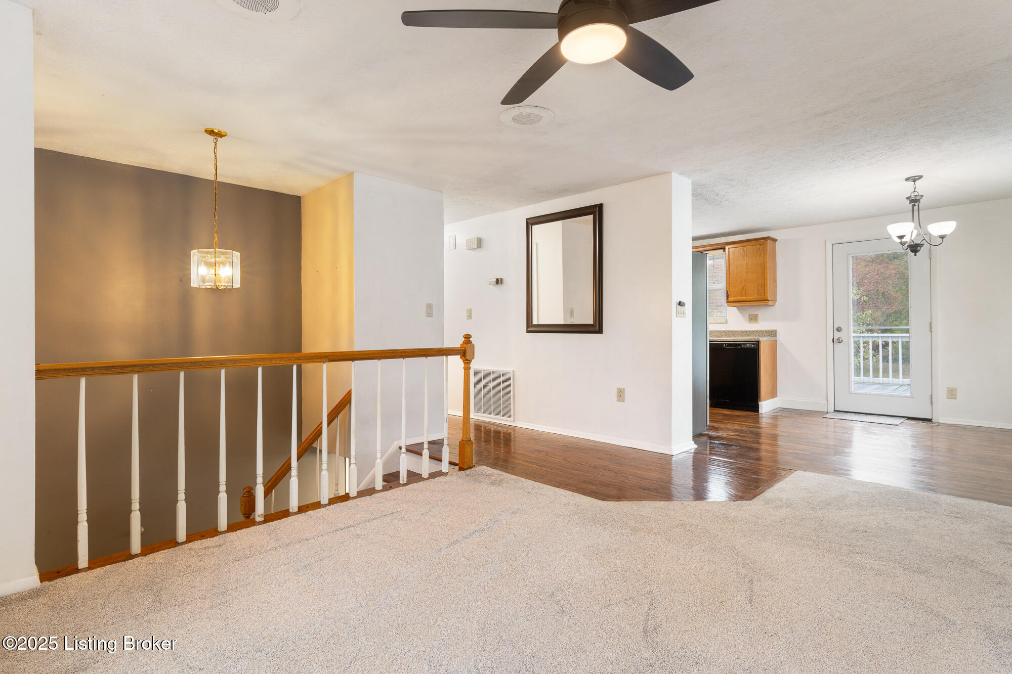 8720 Running Fox Cir