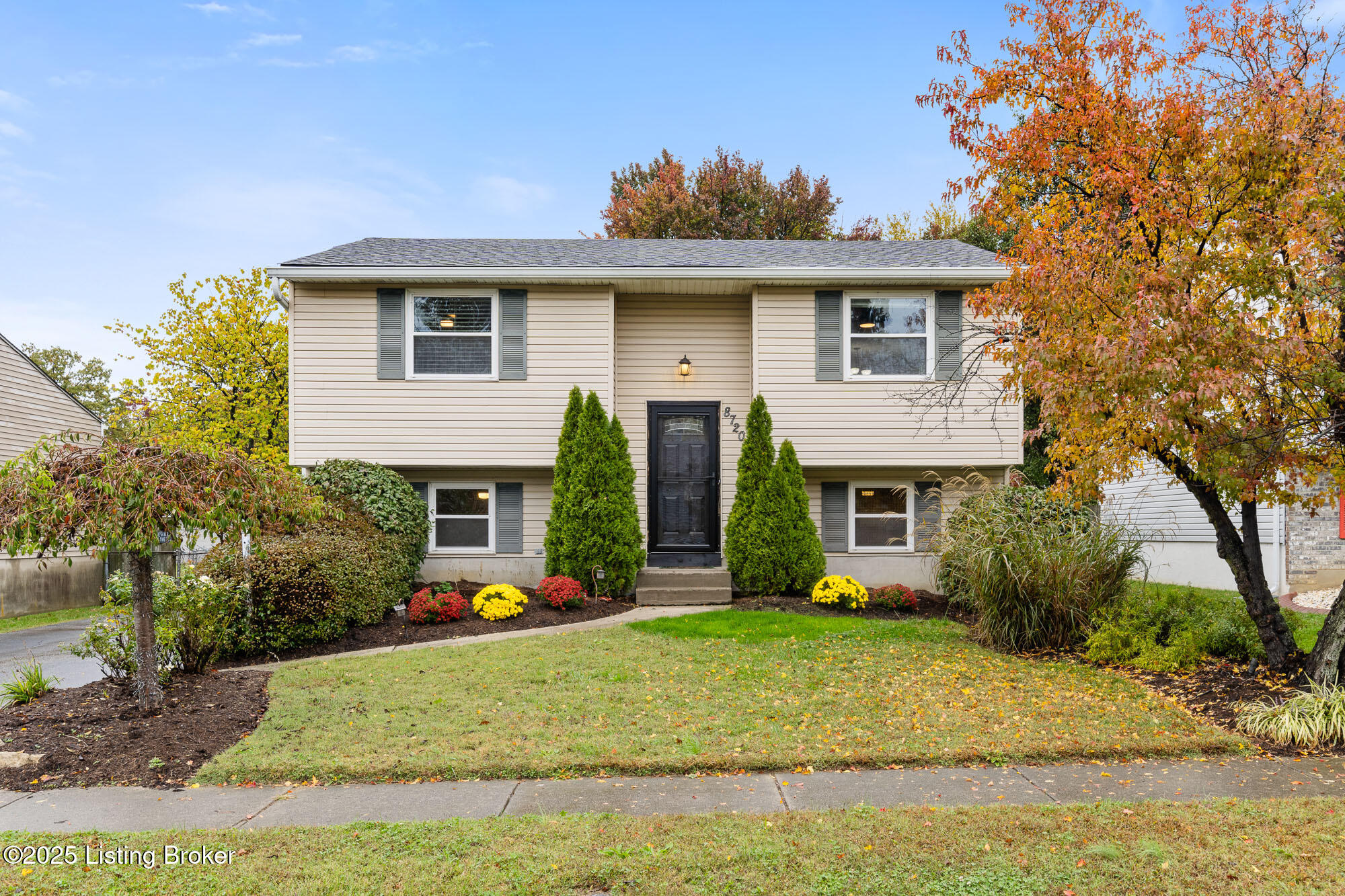 8720 Running Fox Cir
