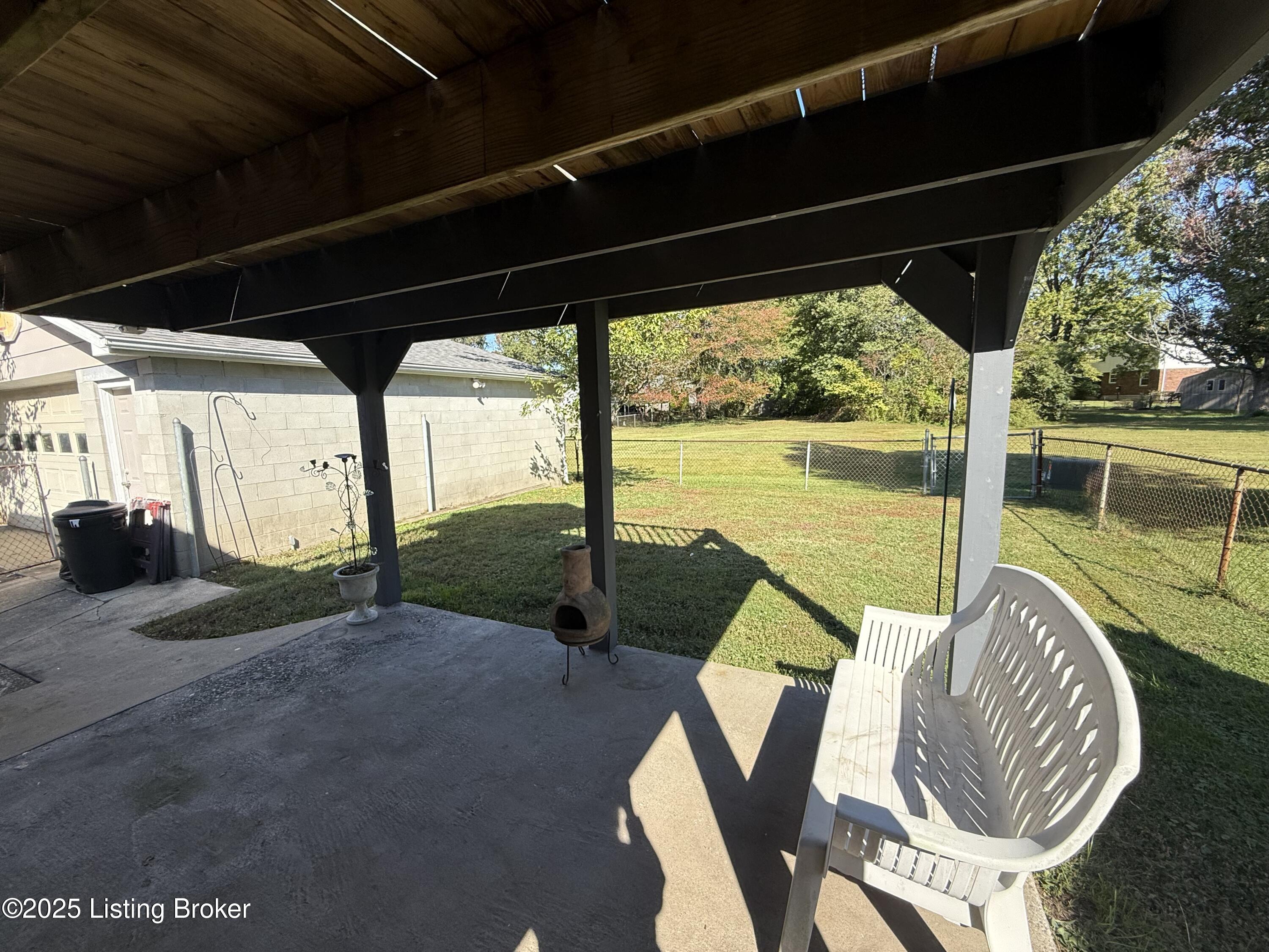 8720 Running Fox Cir
