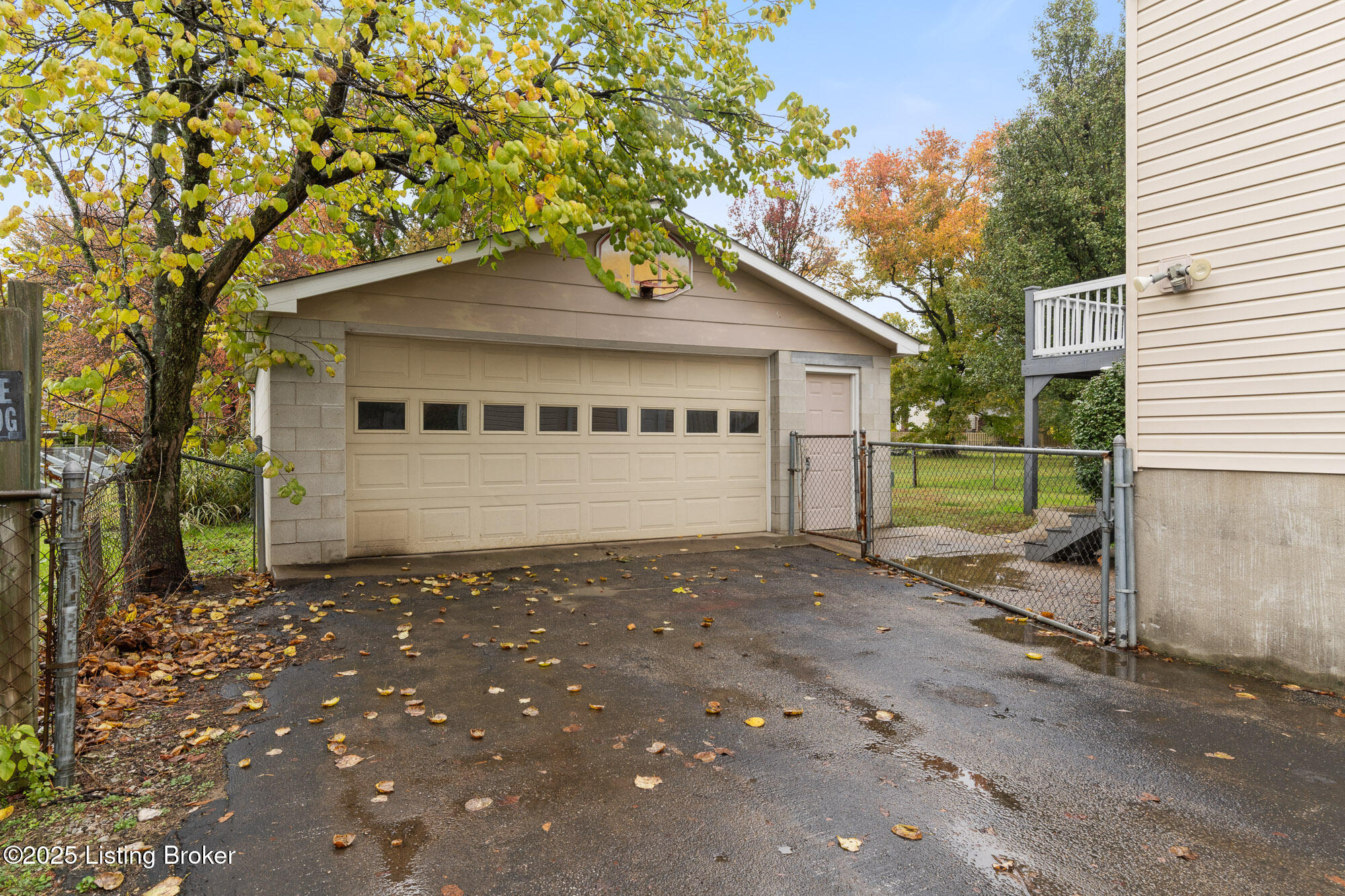8720 Running Fox Cir