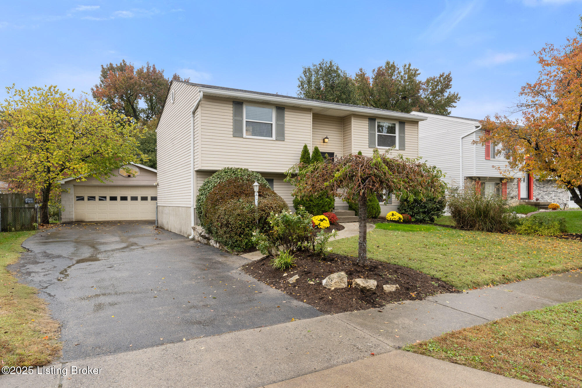 8720 Running Fox Cir