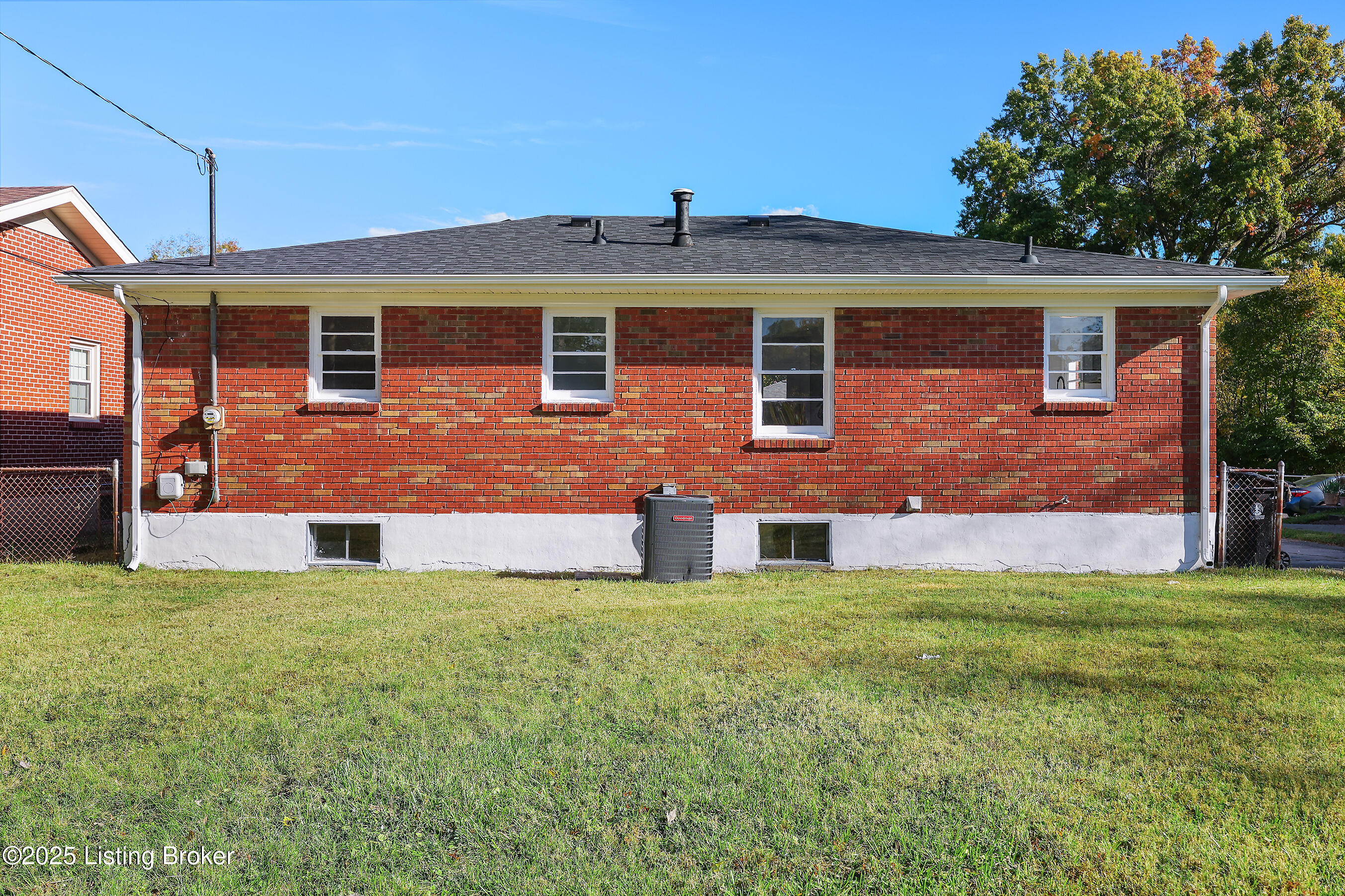 1046 Clayborne Rd, Louisville