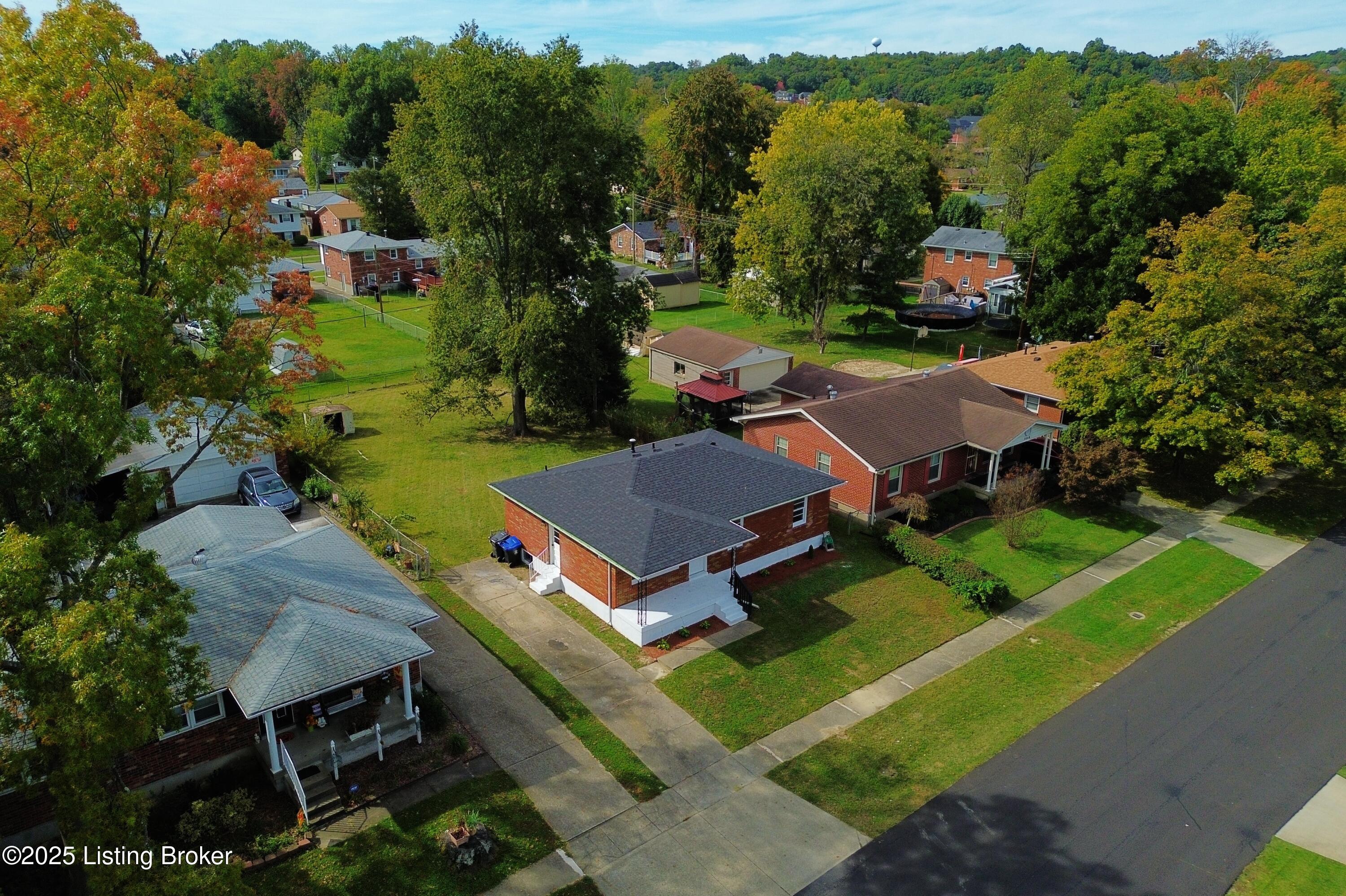 1046 Clayborne Rd, Louisville