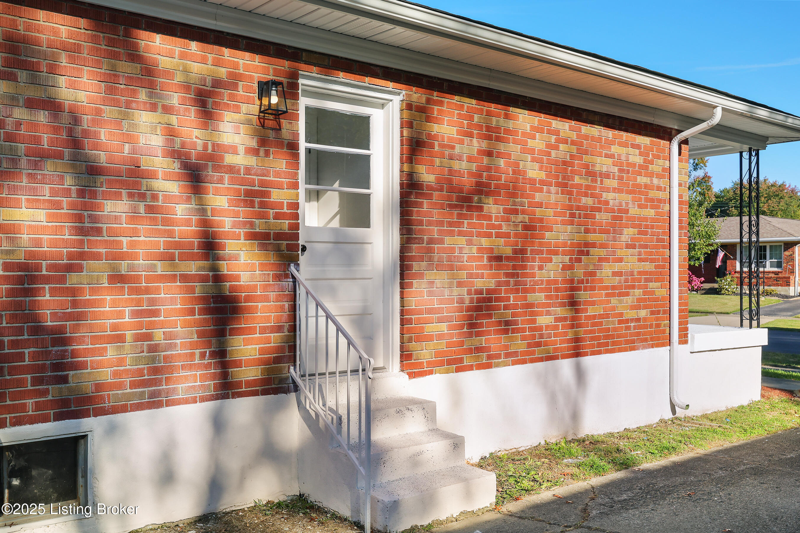 1046 Clayborne Rd, Louisville